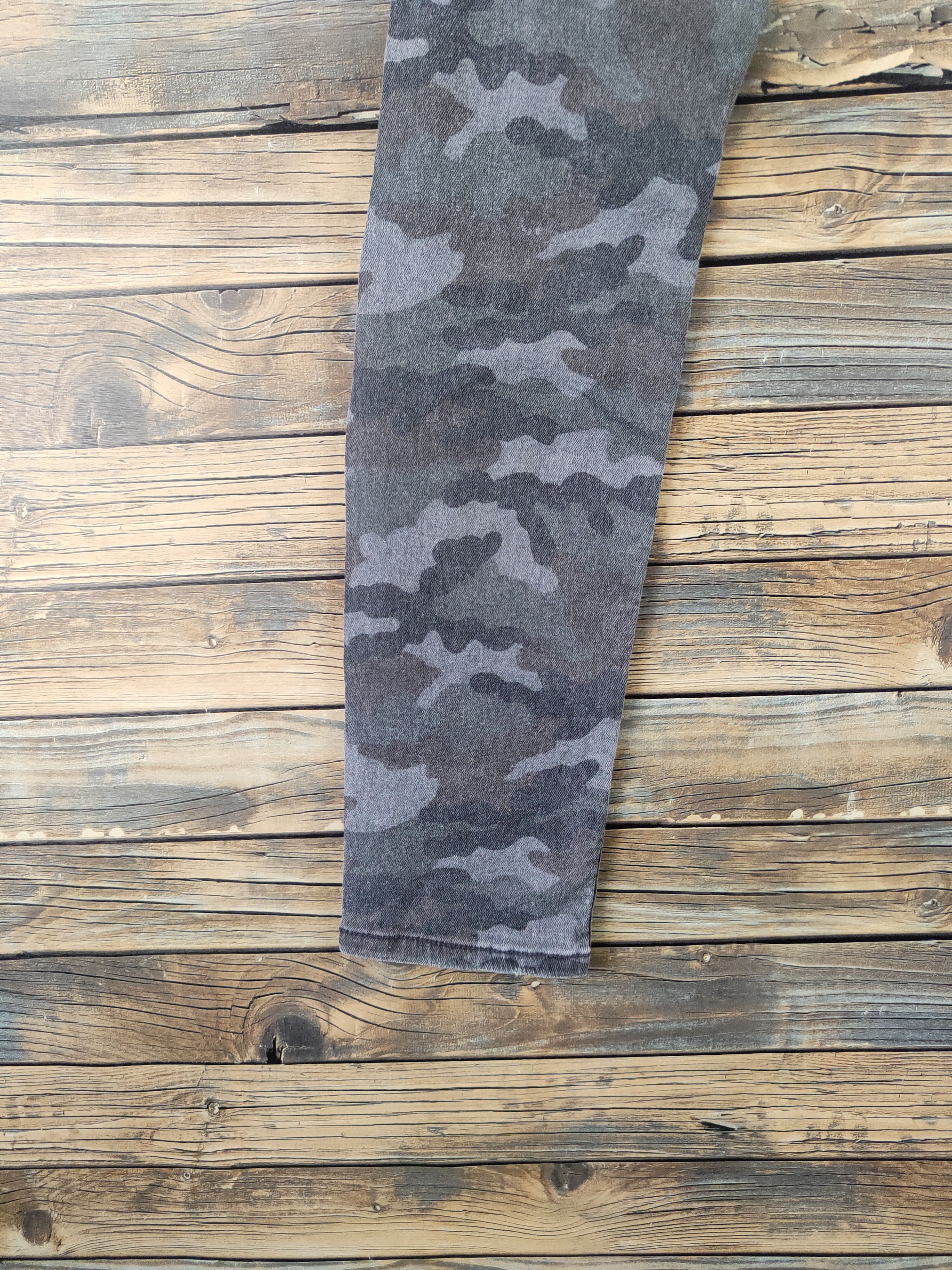 Japanese Brand DLL Bridge Camo Distressed Ripped Skinny cargo pants #192 Size 30" / US 8 / IT 44 - 9 Thumbnail