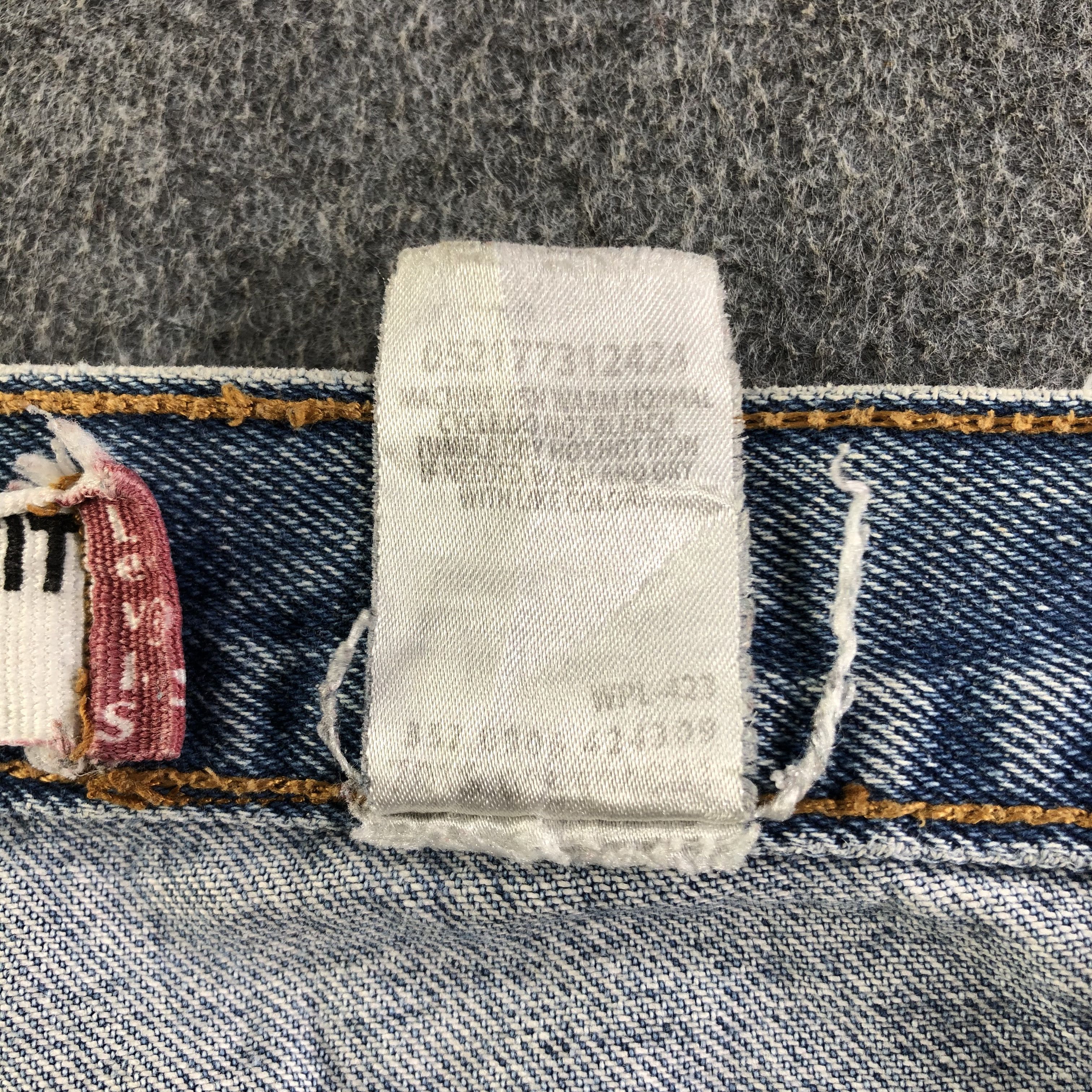 Levi's Vintage Blue Wash Levis 550 Jeans-J3161 Size US 37 - 12 Thumbnail