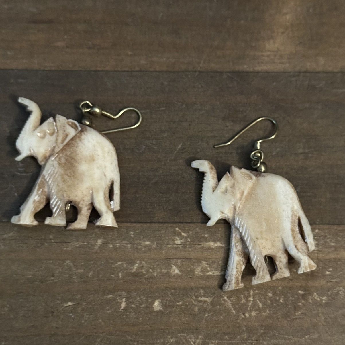 Vintage Vintage carved bone elephant dangle earrings Size ONE SIZE - 5 Thumbnail