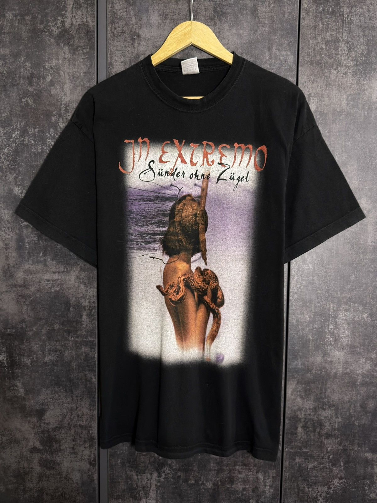 Vintage Vintage 2001 In Extremo Rock Band Tshirt ERD 424 COF Porn 4g Size US L / EU 52-54 / 3 - 3 Thumbnail