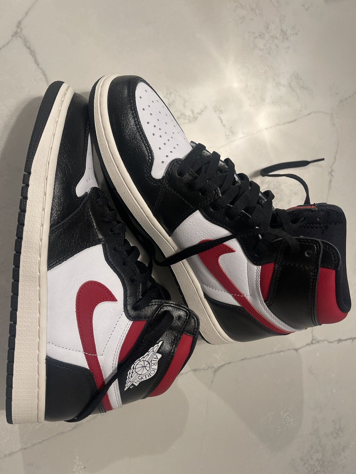 Jordan Brand Jordan 1 Retro Black toe 2016 Size US 10 / EU 43 - 5 Thumbnail