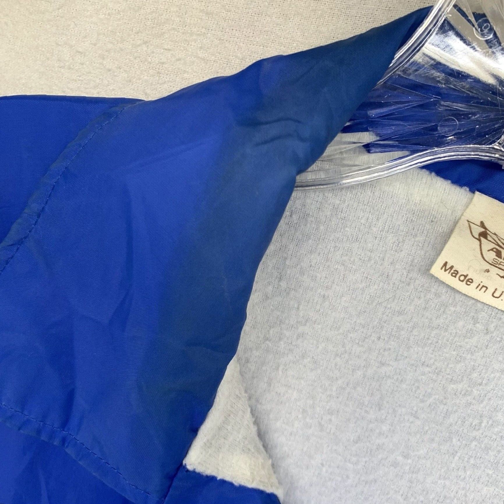 Vintage VINTAGE Auburn Sportswear Windbreaker Jacket Men's L Blue 80s Outdoor Work Pockets Logo Snap Regular Softshell Polyester Nylon Lining United States Size US L / EU 52-54 / 3 - 6 Thumbnail