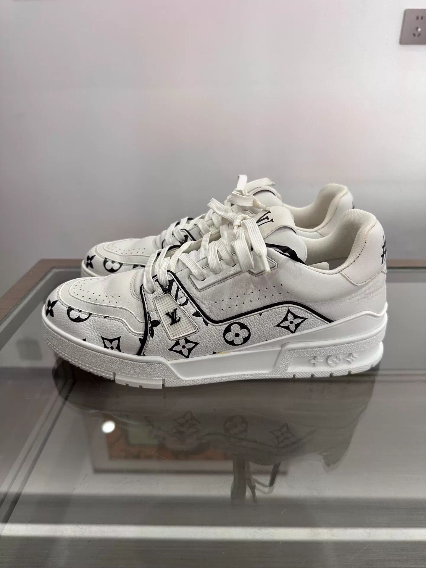 Louis Vuitton LV Men's AOP Black Monogram Trainer 40 EU 99 New Size US 7 / EU 40 - 4 Thumbnail