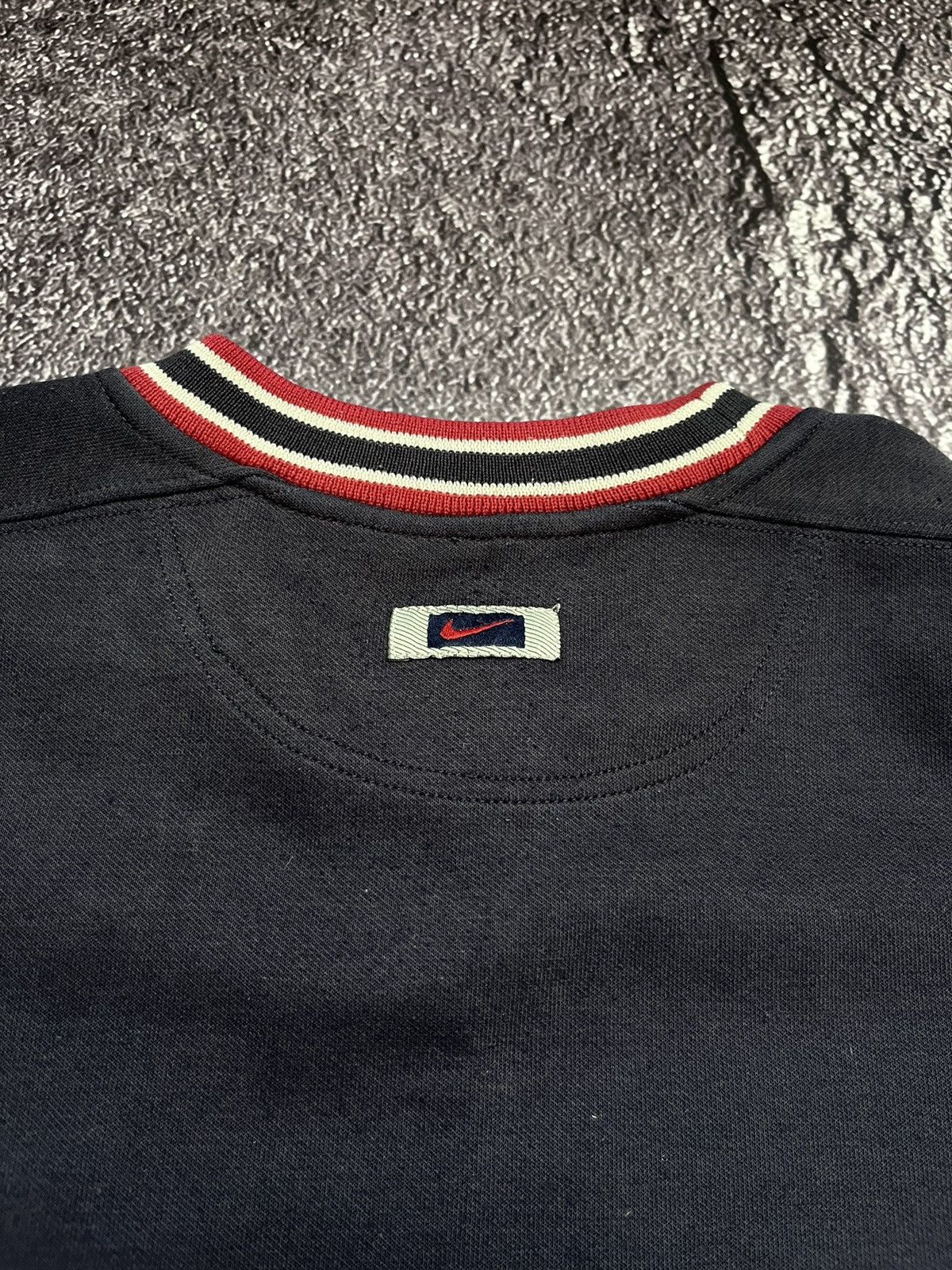 Nike VINTAGE 90S NIKE BIG SWOOSH LOGO EMBROIDERED SWEATSHIRT Size US L / EU 52-54 / 3 - 9 Thumbnail