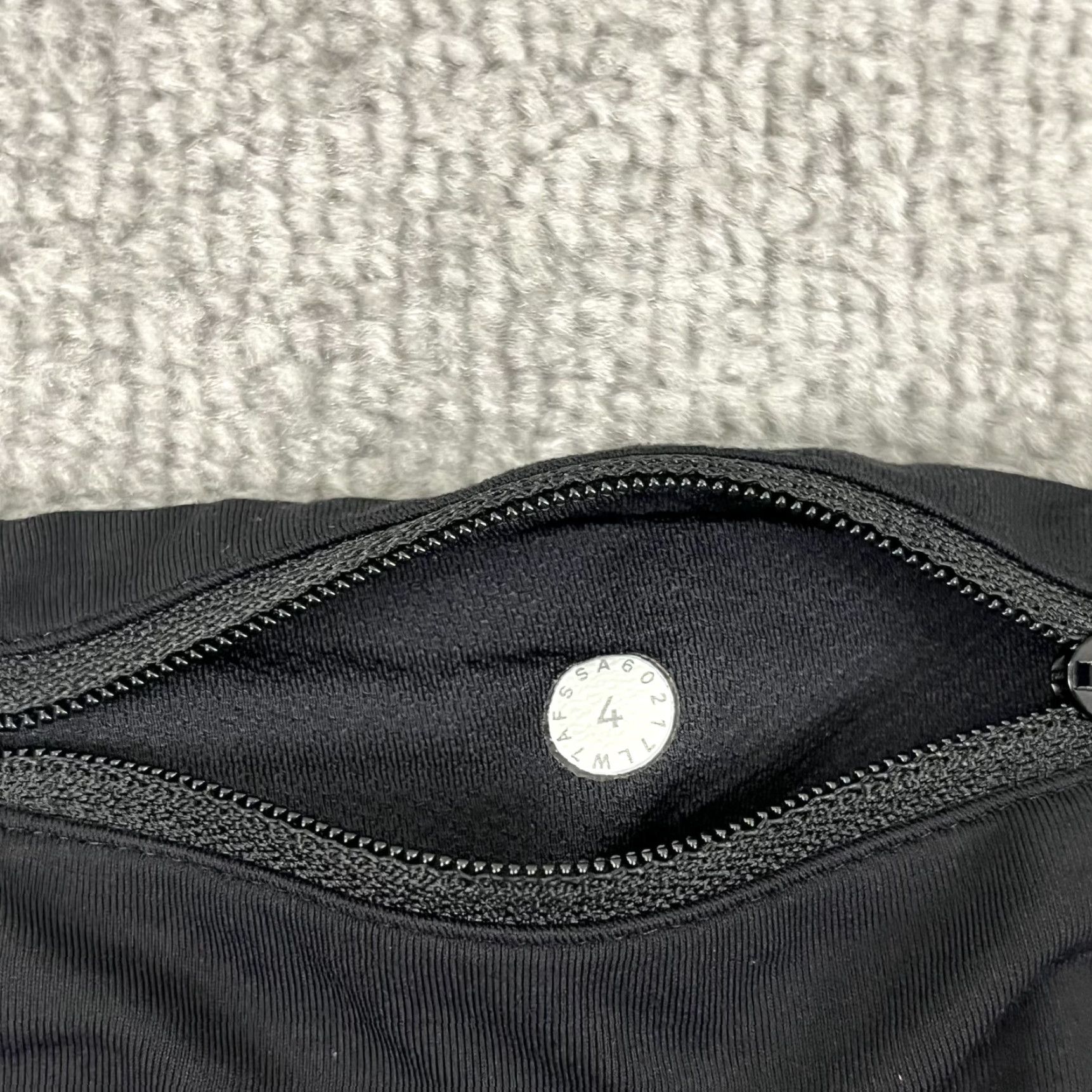 Lululemon VINTAGE Lululemon Speed Shorts Womens 4 / 3" Linerless Performance 4 Way Stretch Floral Size 28" / US 6 / IT 42 - 4 Thumbnail