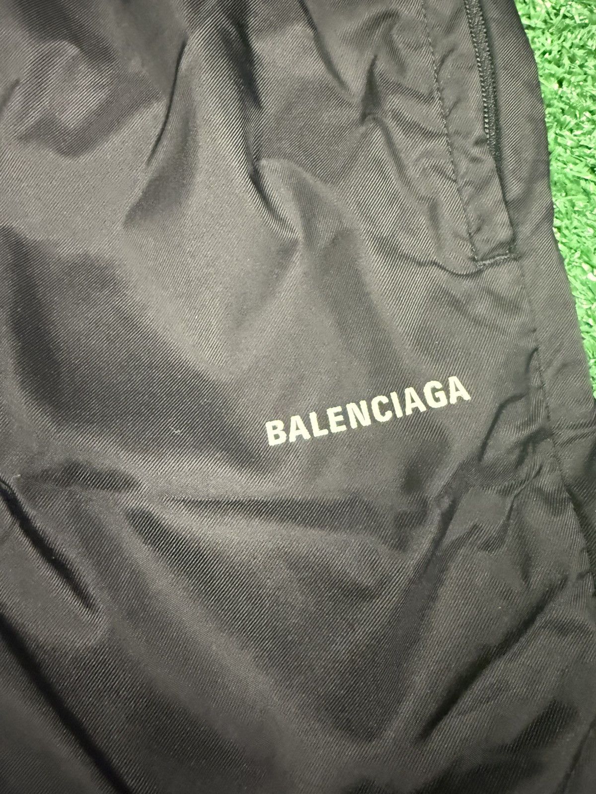 Balenciaga Balenciaga nylon joggers sz large Size US 34 / EU 50 - 2 Thumbnail