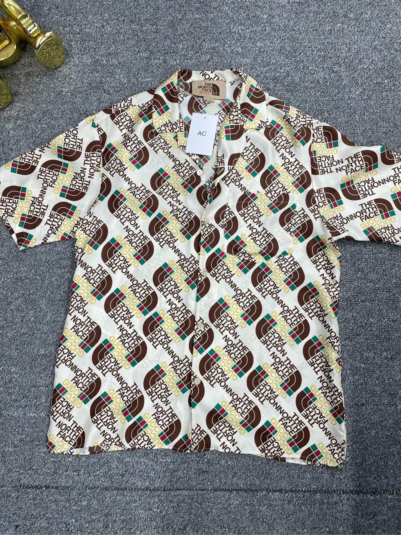 Gucci Gucci x The North Face Printed Short-Sleeve Shirt. Size US M / EU 48-50 / 2 - 1 Thumbnail