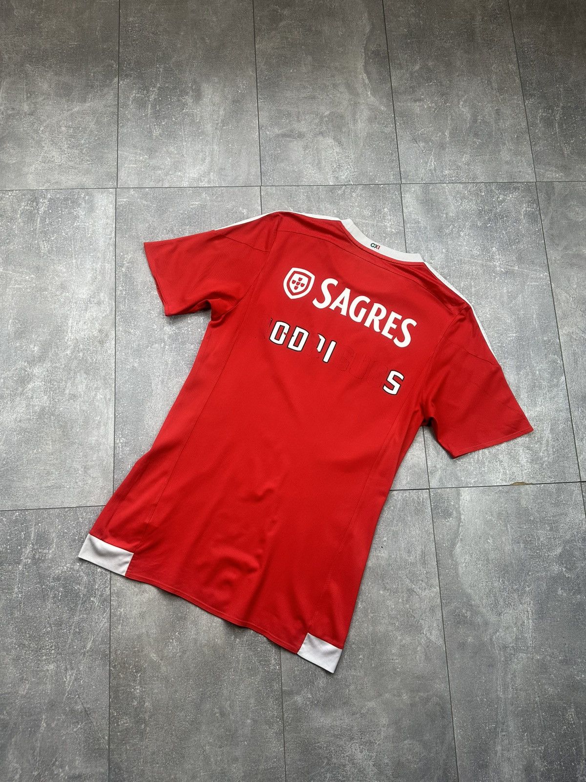 Vintage Adidas Benfica 2015/16 Home Soccer Jersey S.L.B Size US S / EU 44-46 / 1 - 11 Thumbnail