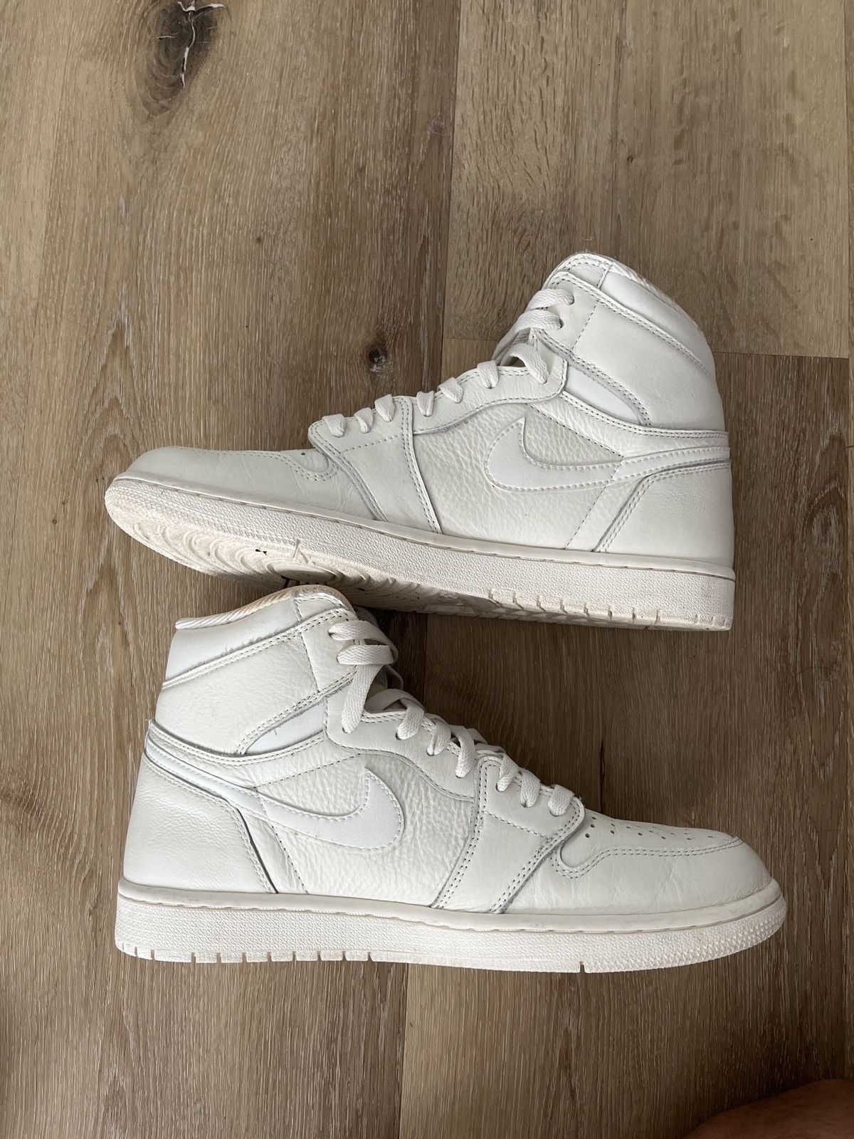 Jordan Brand Jordan 1 Retro High OG “Sail” Size US 10.5 / EU 43-44 - 2 Thumbnail
