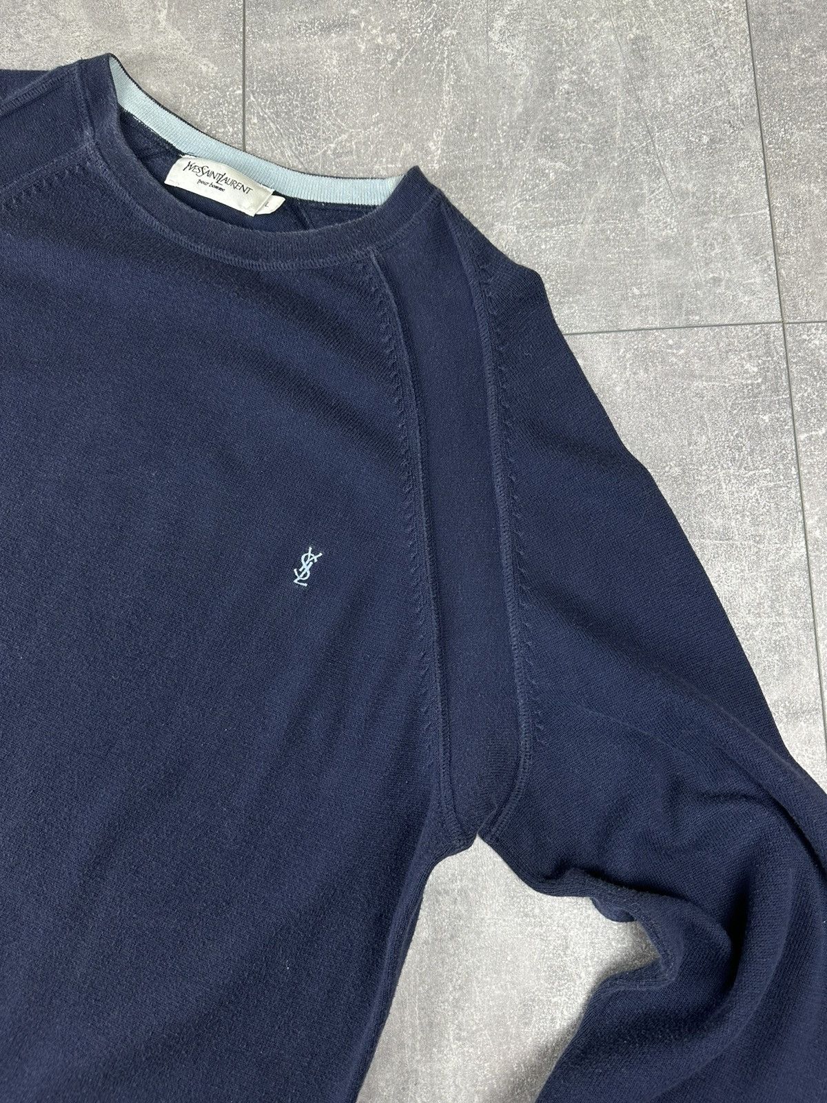 Yves Saint Laurent Yves Saint Lauren Small Logo Crew Neck Pullover Sweater Size US L / EU 52-54 / 3 - 9 Thumbnail