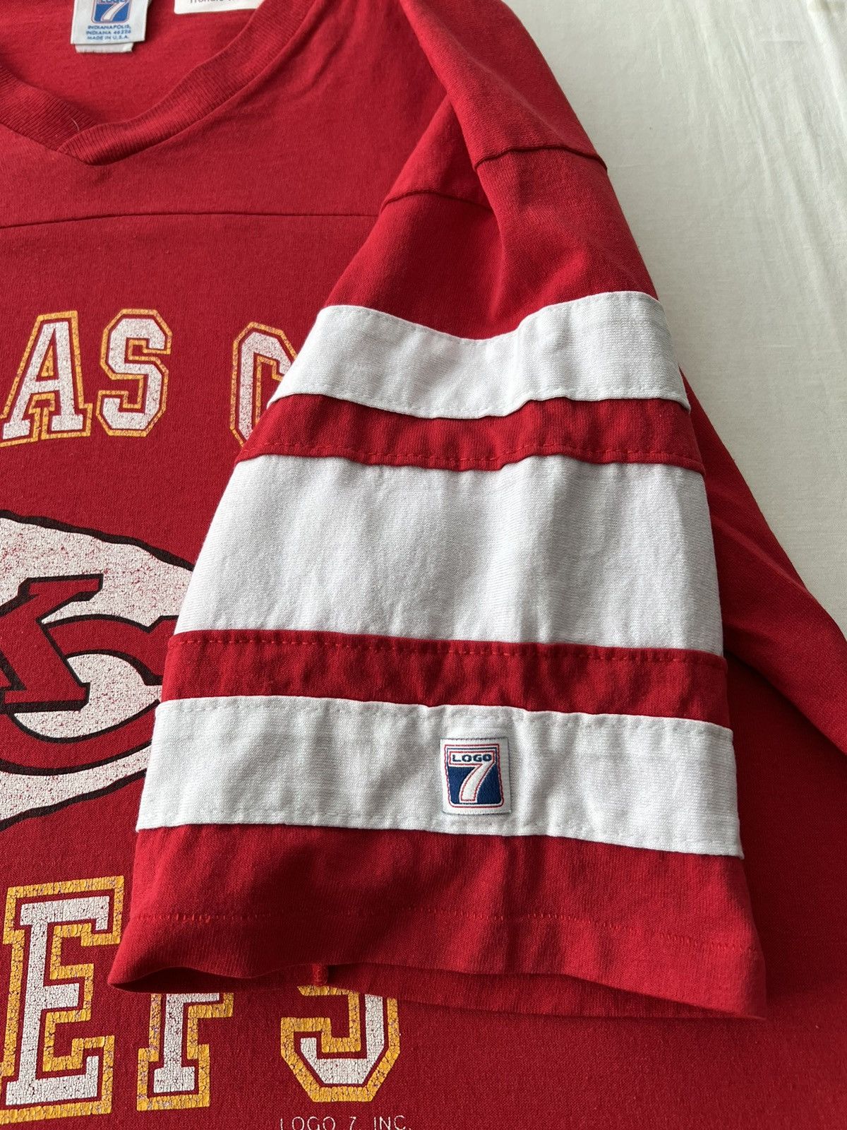 NFL Vintage 90s Kansas City Chiefs NFL Logo 7 T-shirt Size US XL / EU 56 / 4 - 9 Thumbnail