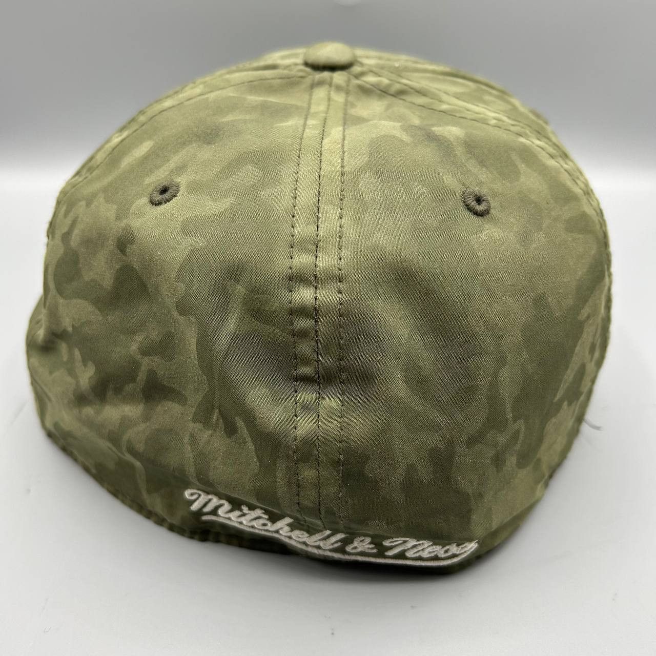 Mitchell & Ness Charlotte Hornets Buzz City Hat Men 7 5/8 Camo Fitted Cap Size ONE SIZE - 8 Thumbnail