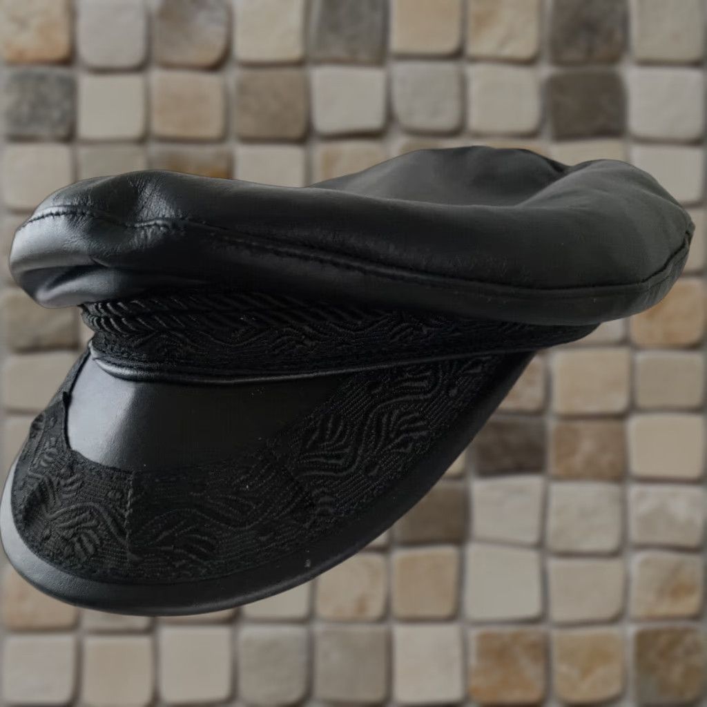 Vintage VINTAGE Genuone Leather Motorcycle Hat Leather with Trim Ladies Large USA Made Black Size ONE SIZE - 1 Thumbnail