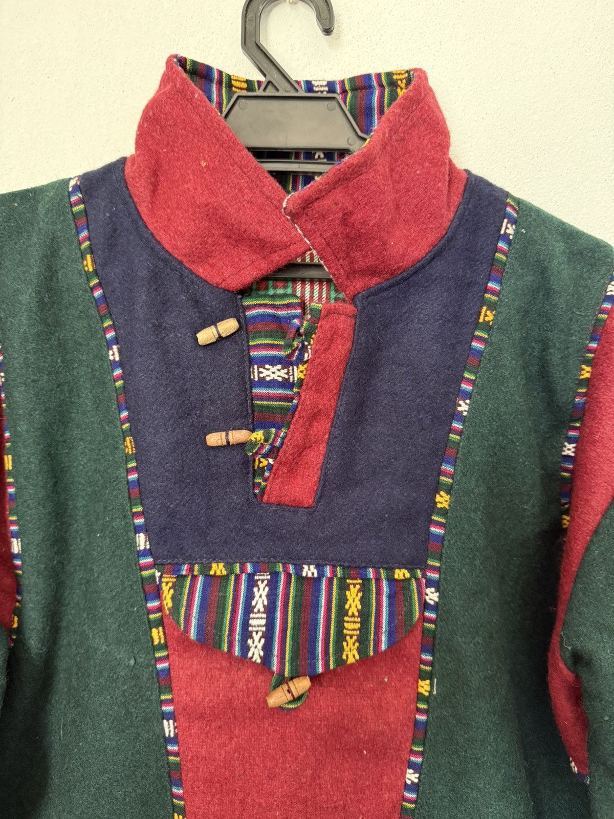 Japanese Brand Vintage Patchwork Pullover Baja Red Green & Navy Tribal Trim Size US M / EU 48-50 / 2 - 5 Thumbnail