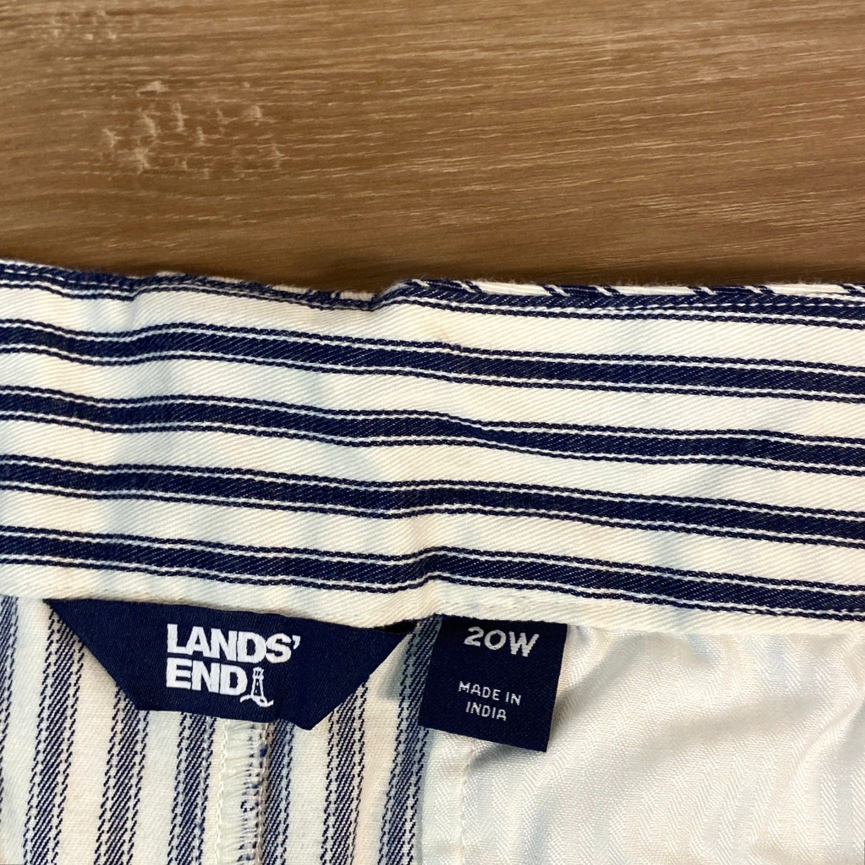 Lands' End Lands' End Womens 20W Striped Pleated Tailored Shorts Navy White Classic Short Size 42" / US 20 - 5 Thumbnail