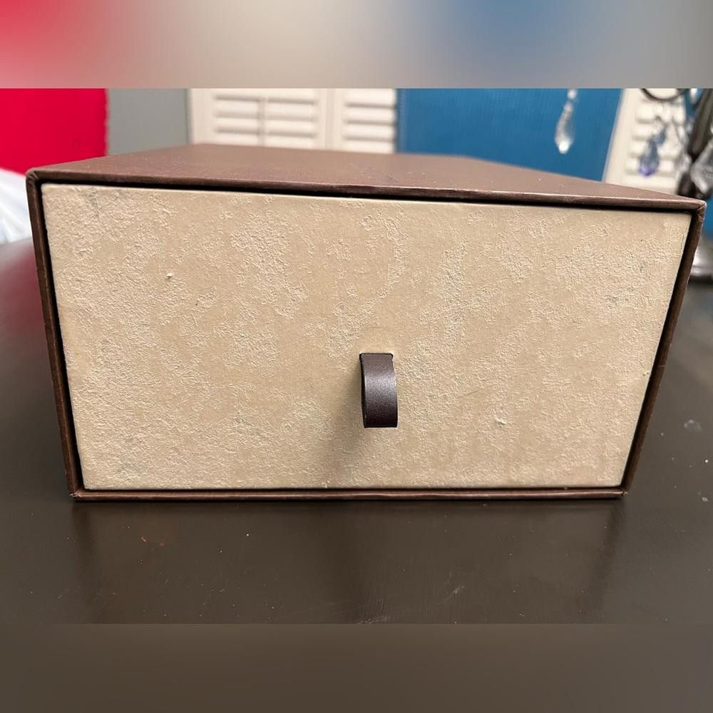 Louis Vuitton Authentic LOUIS VUITTON LV Brown Gift Box Empty Size ONE SIZE - 2 Thumbnail