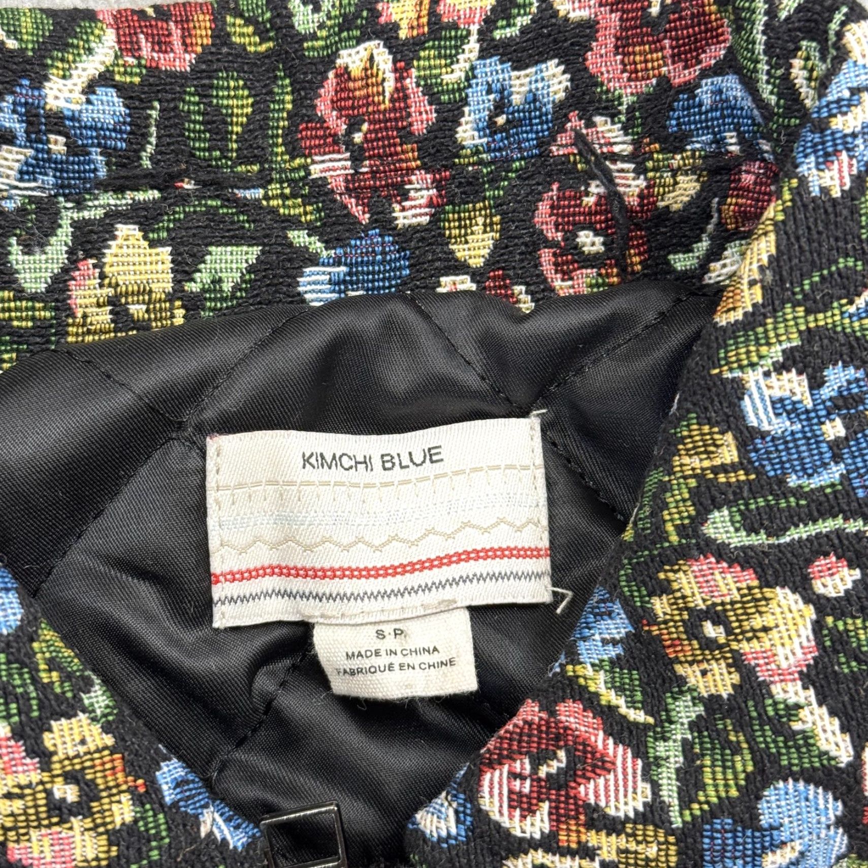 Vintage VINTAGE Kimchi Blue Jacket Womens Small Black Floral Tapestry Cropped Quilted Zip Up Size S / US 4 / IT 40 - 5 Thumbnail