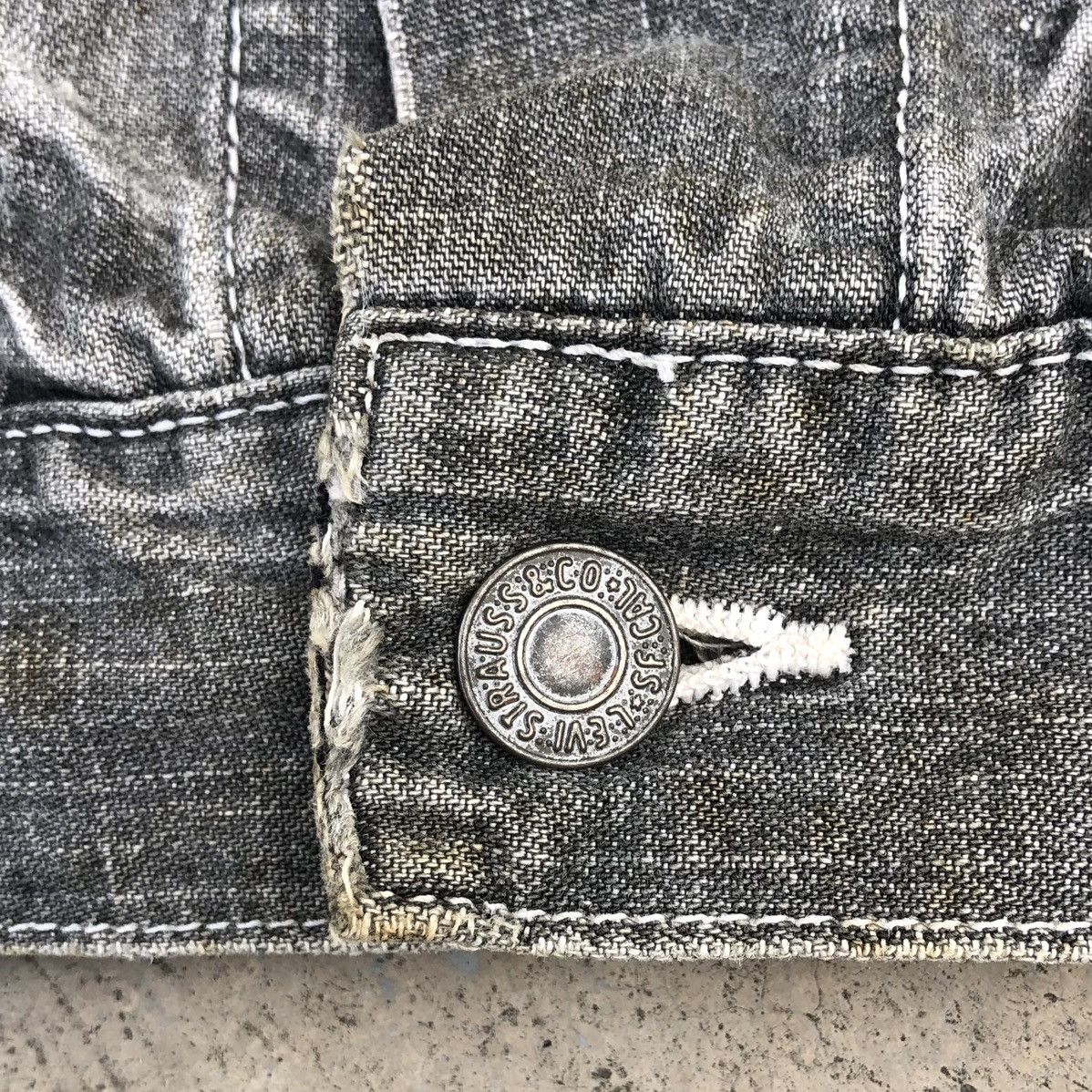 Levi's Vintage Clothing Vintage Levis redloop Distressed Denim Trucker Jacket Size US M / EU 48-50 / 2 - 10 Thumbnail