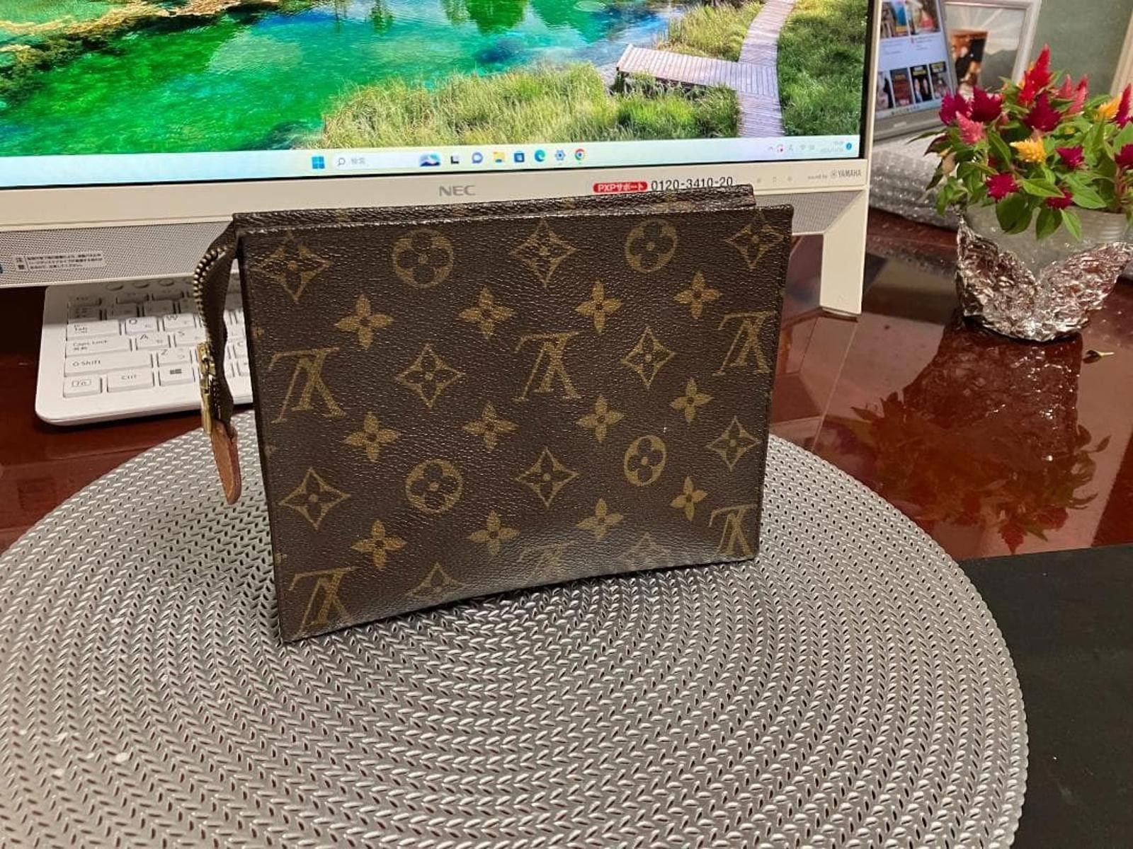 Louis Vuitton Louis Vuitton - Monogram Canvas Zip Pouch Clutch Size ONE SIZE - 2 Thumbnail