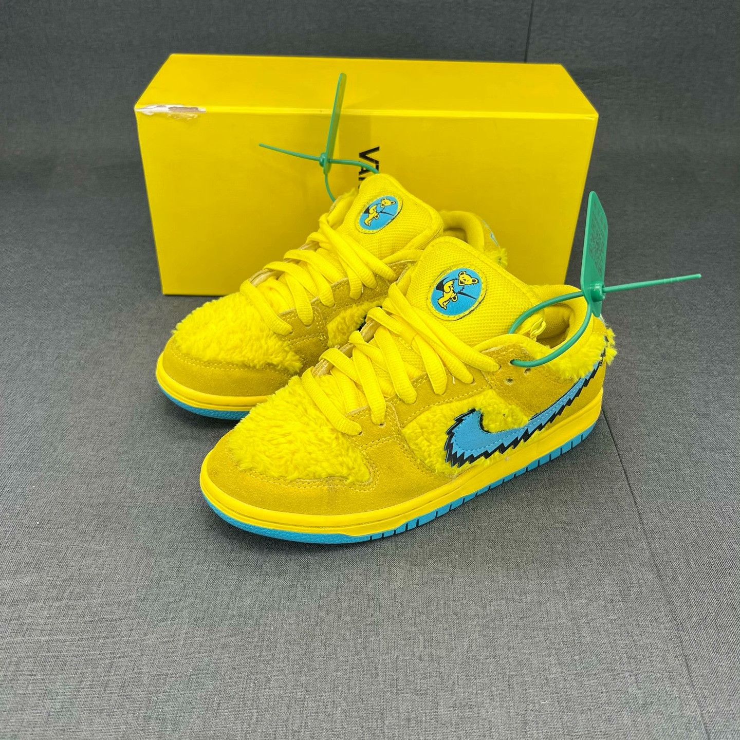 Nike Nike DUNK Yellow Lowtop Sneakers 37 Men Size US 5 / EU 37 - 1 Thumbnail