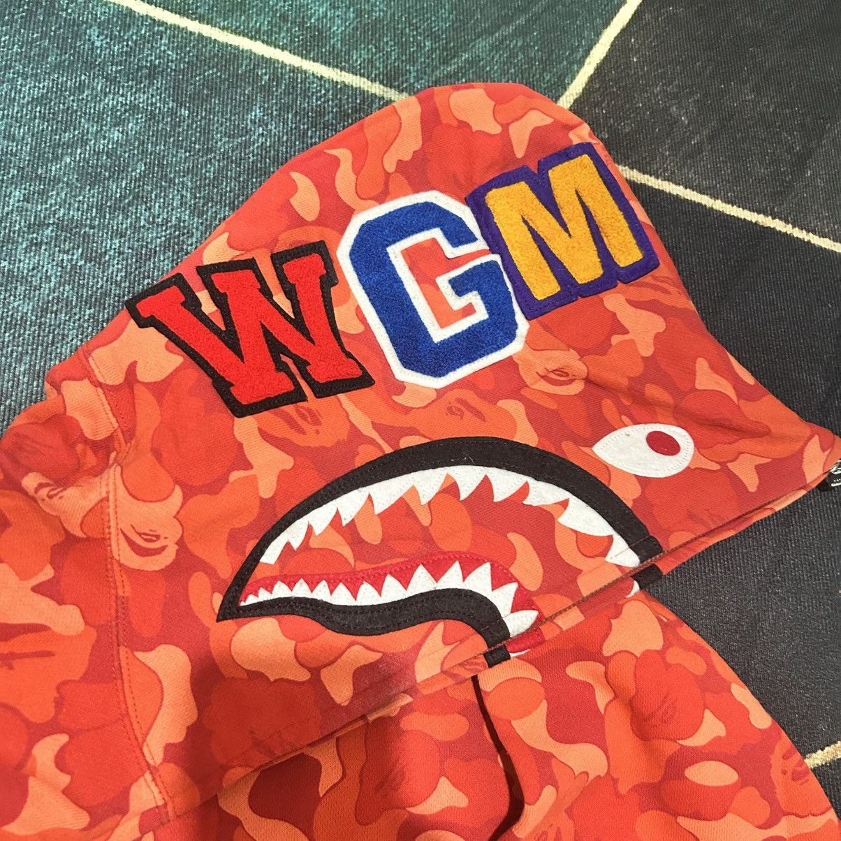 Bape Bape Shark Seoul Store Camo Hoodie Size US M / EU 48-50 / 2 - 2 Thumbnail
