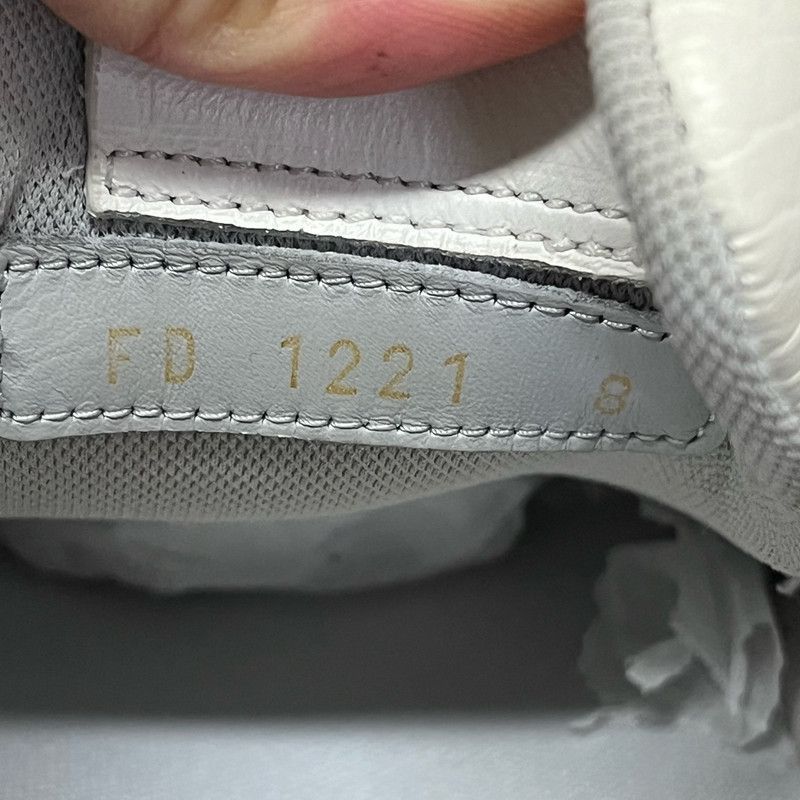 Louis Vuitton Louis Vuitton Trainer Low-Top Fashion Sneakers - Size US 8.5 / EU 41-42 - 5 Thumbnail