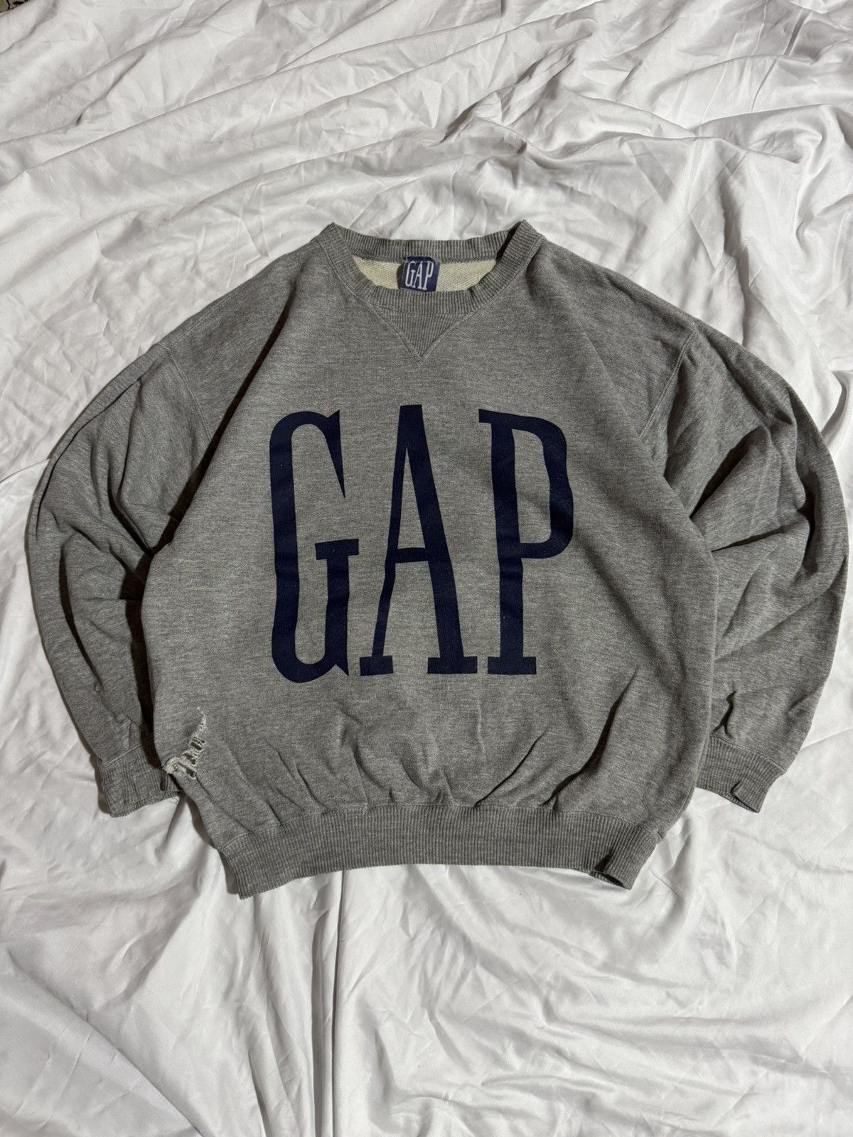 Gap Distressed Vintage Gap Big Logo Sweatshirt Crewneck Size US M / EU 48-50 / 2 - 1 Thumbnail