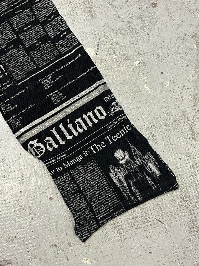 John Galliano John Galliano Black Wool Scarf Newspaper Print Size ONE SIZE - 4 Thumbnail