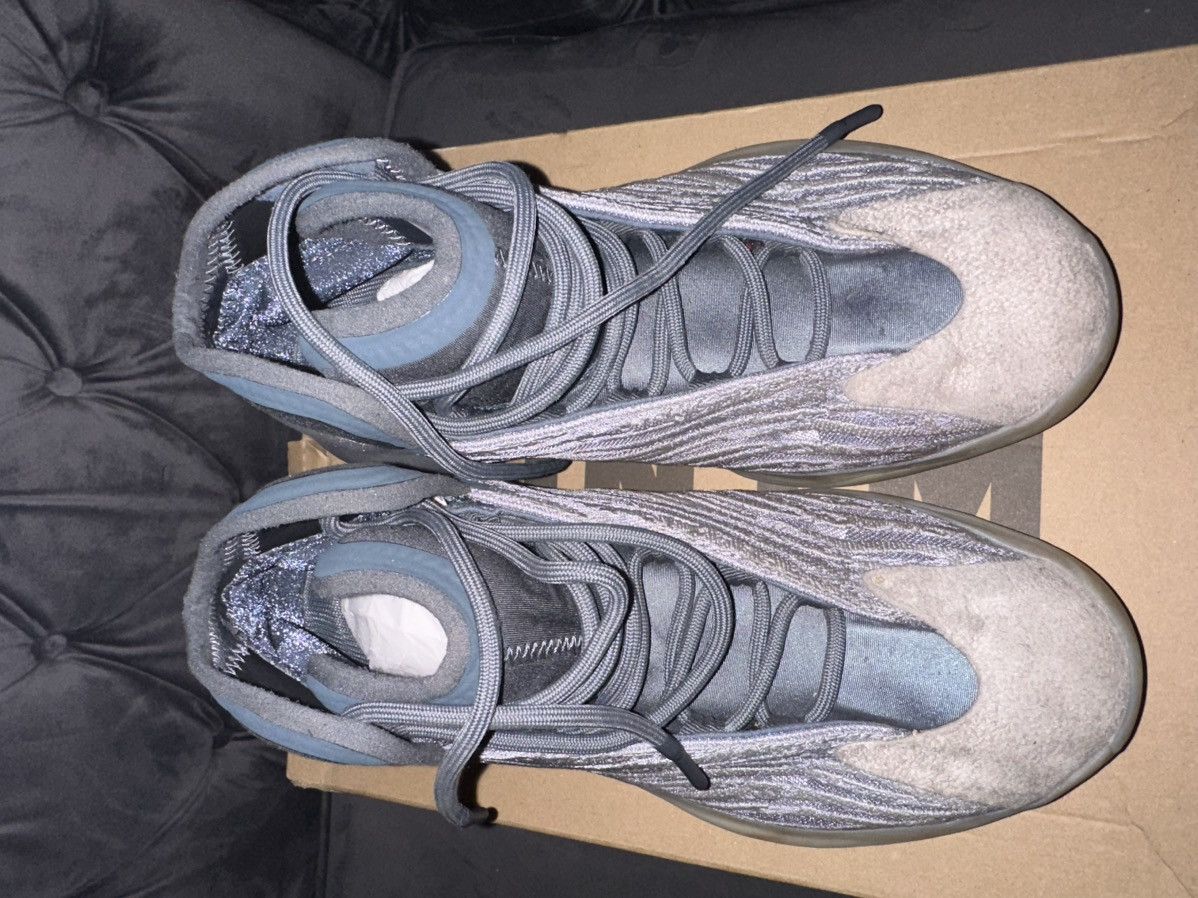 Yeezy QNTM BSKTBL Size US 10 / EU 43 - 7 Thumbnail