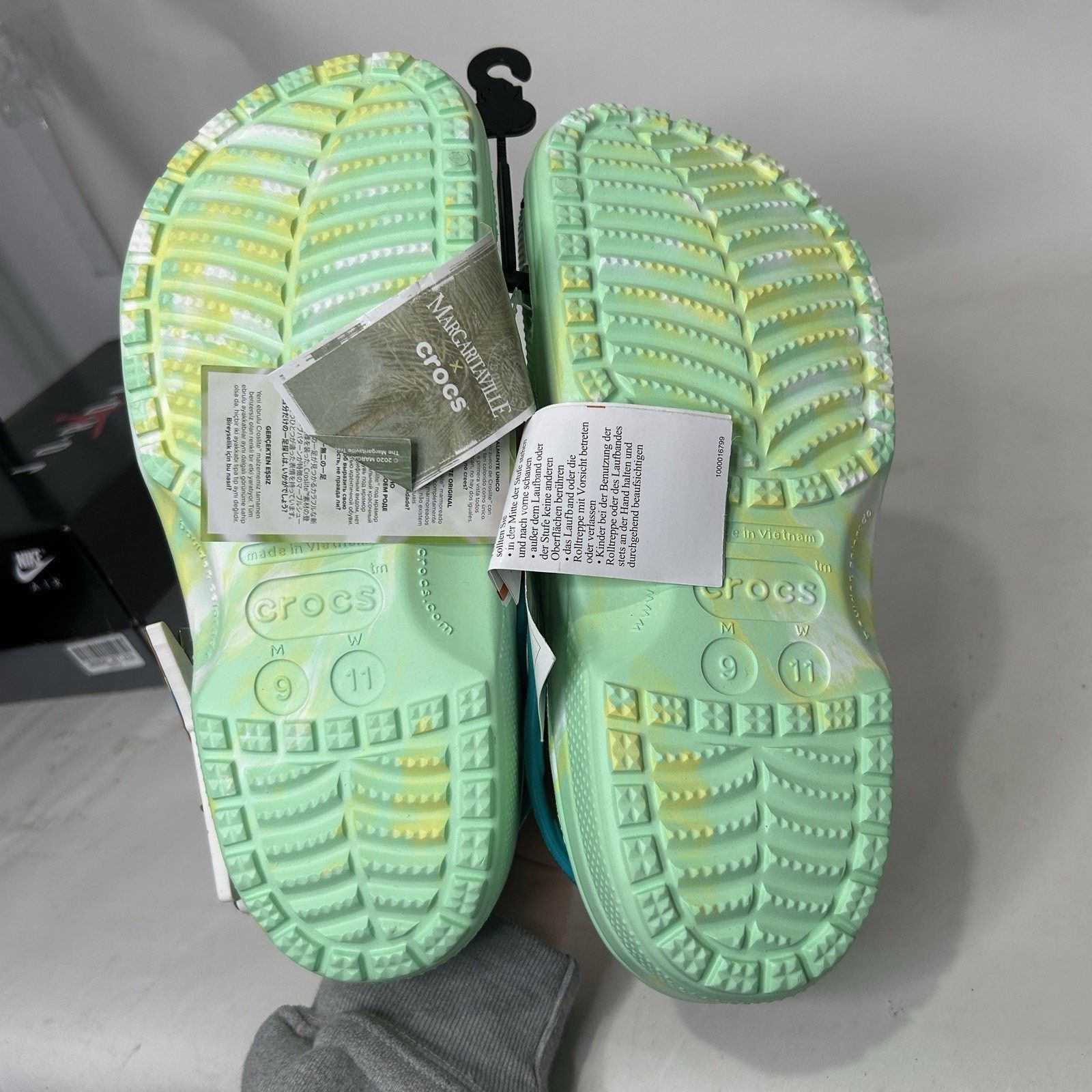 Crocs Crocs Classic Clogs X Margaritaville “Jimmy Buffett” Size US 9 / EU 42 - 5 Thumbnail