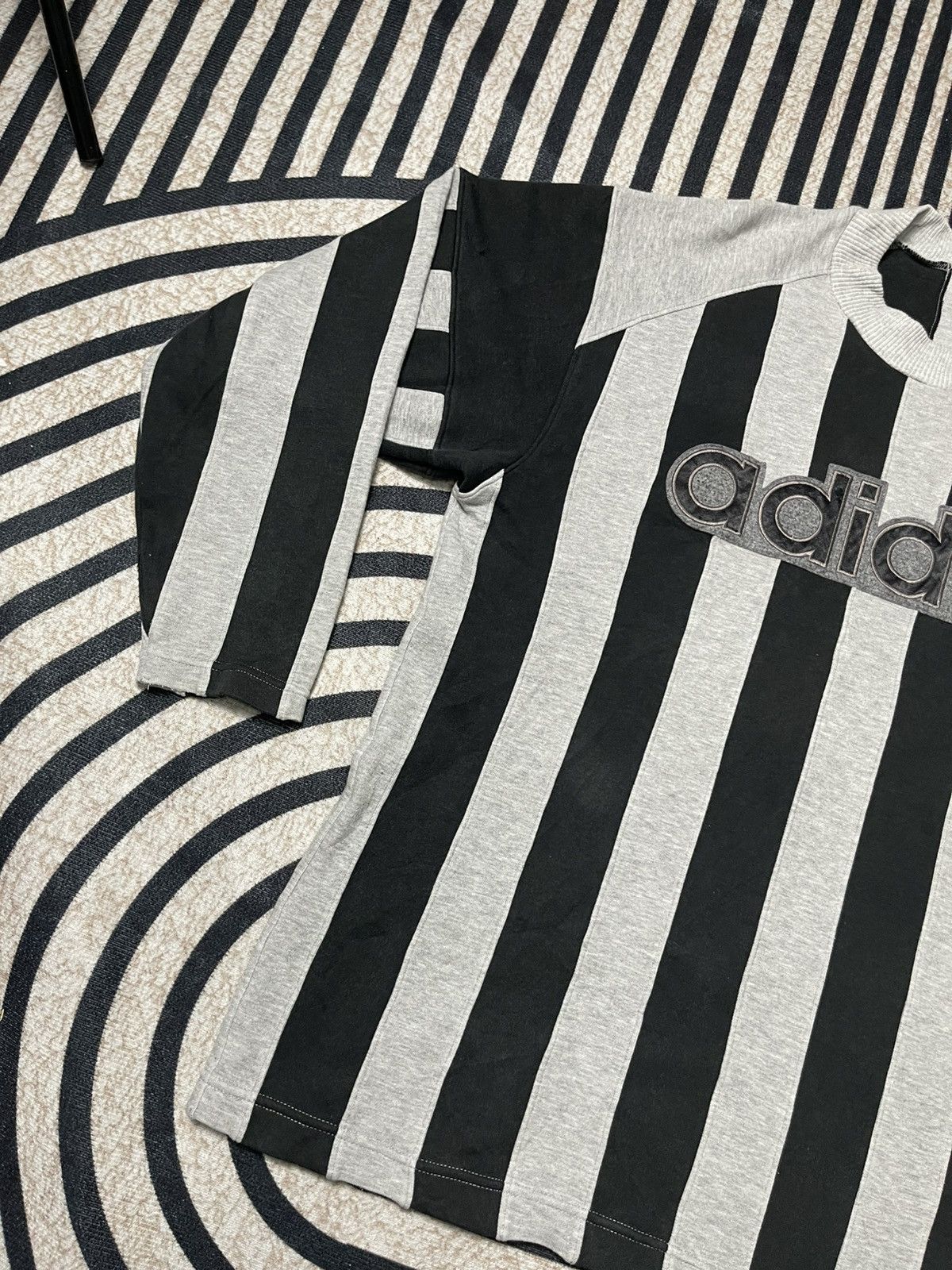 Adidas 90s ADIDAS BIG LOGO SPELLOUT STRIPES SWEATSHIRT Size US XL / EU 56 / 4 - 3 Thumbnail