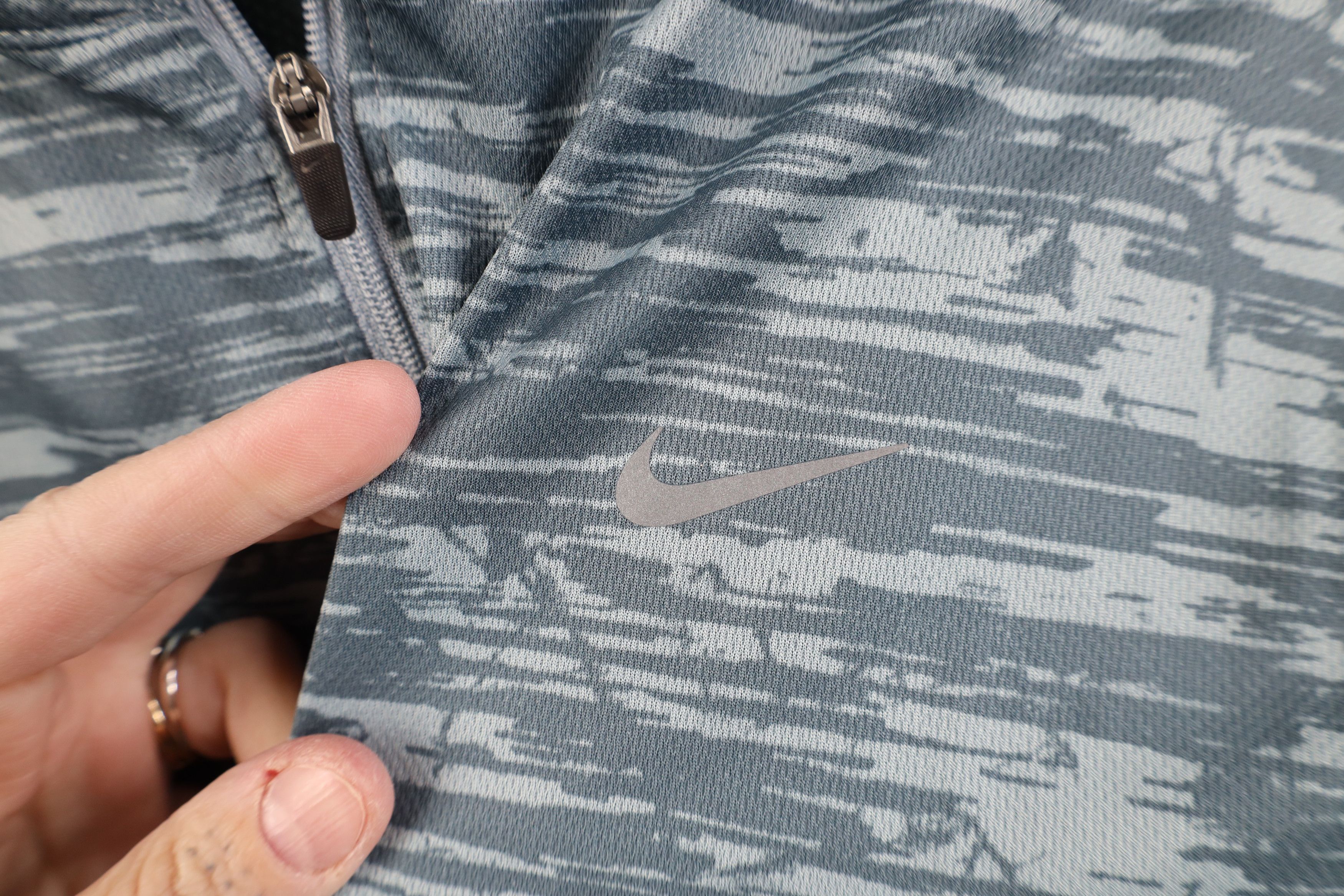 Nike Nike Running Mini Swoosh Fractal 1/4 Zip Pullover Jacket Size US L / EU 52-54 / 3 - 4 Thumbnail