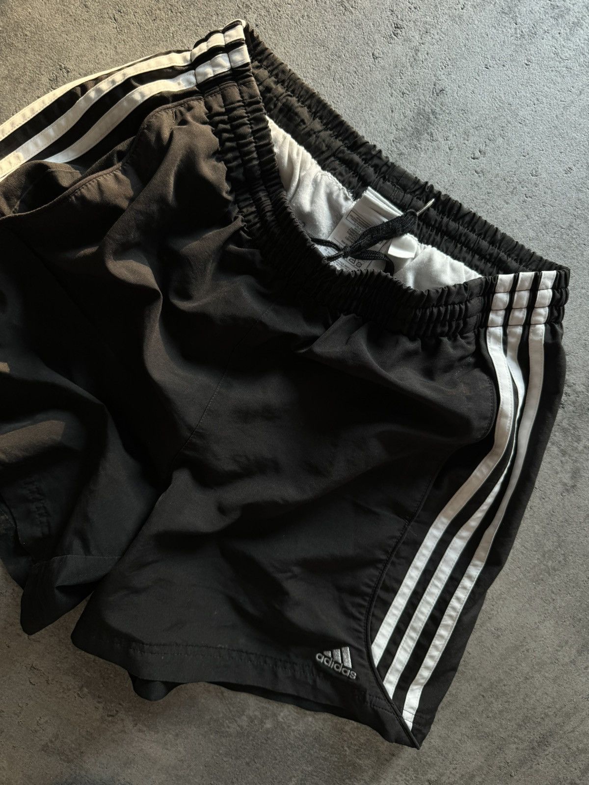 Adidas × Vintage Vintage Y2K Adidas Pinterest Shorts Streetwear 90s Size US 32 / EU 48 - 3 Thumbnail