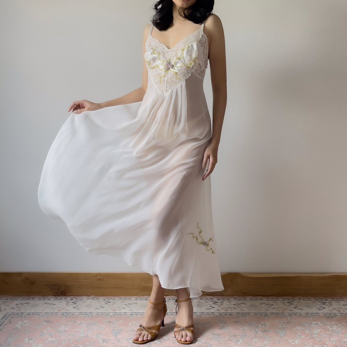 Victoria's Secret × Vintage Romantic White Chiffon Sheer Slip Gown (S-M) Size M / US 6-8 / IT 42-44 - 2 Thumbnail
