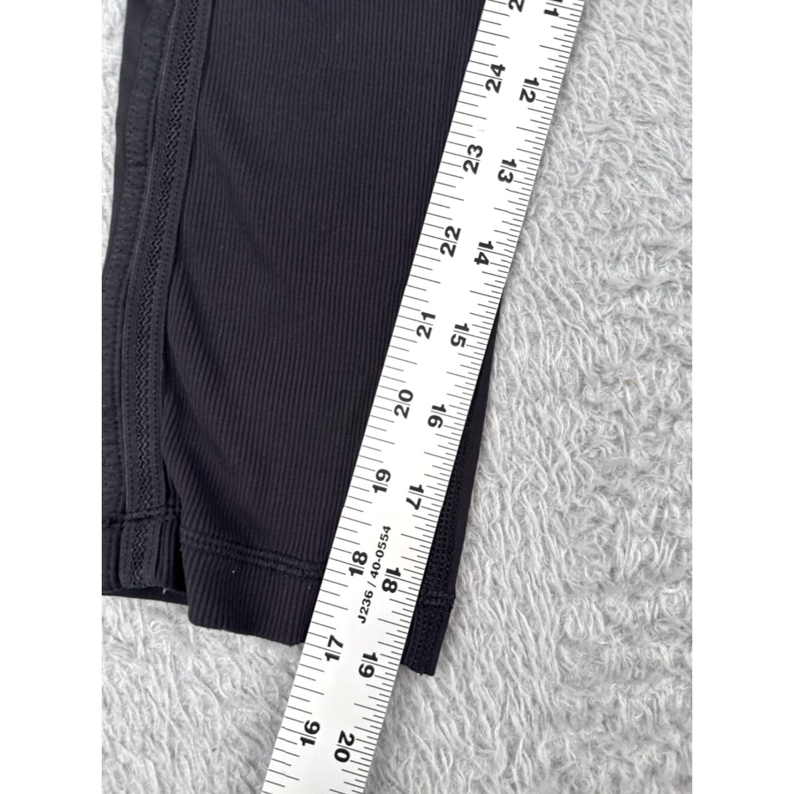 Lululemon Lululemon Pants Womens 4 Black Ruched Leg Zipper Pocket Gym Workout Fitness Activewear Women Pants Size 27" / US 4 / IT 40 - 6 Thumbnail