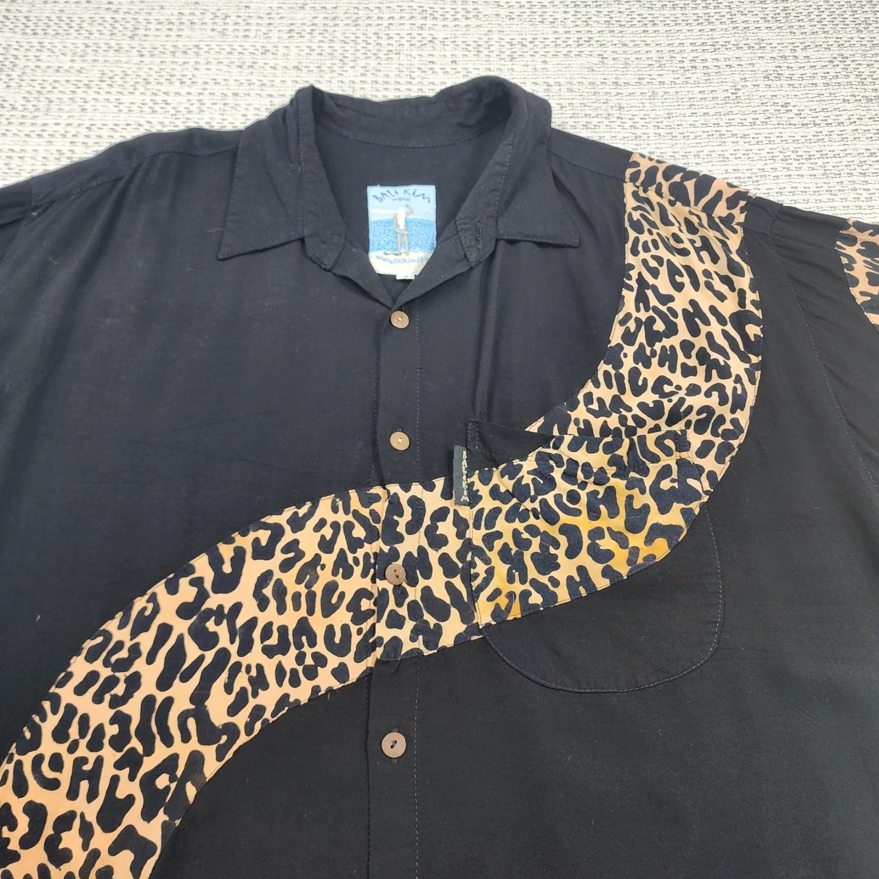 Vintage VINTAGE Bali Kim Aloha Shirt Mens Medium Black Leopard Print Button Up Short Sleeve Size US M / EU 48-50 / 2 - 4 Thumbnail