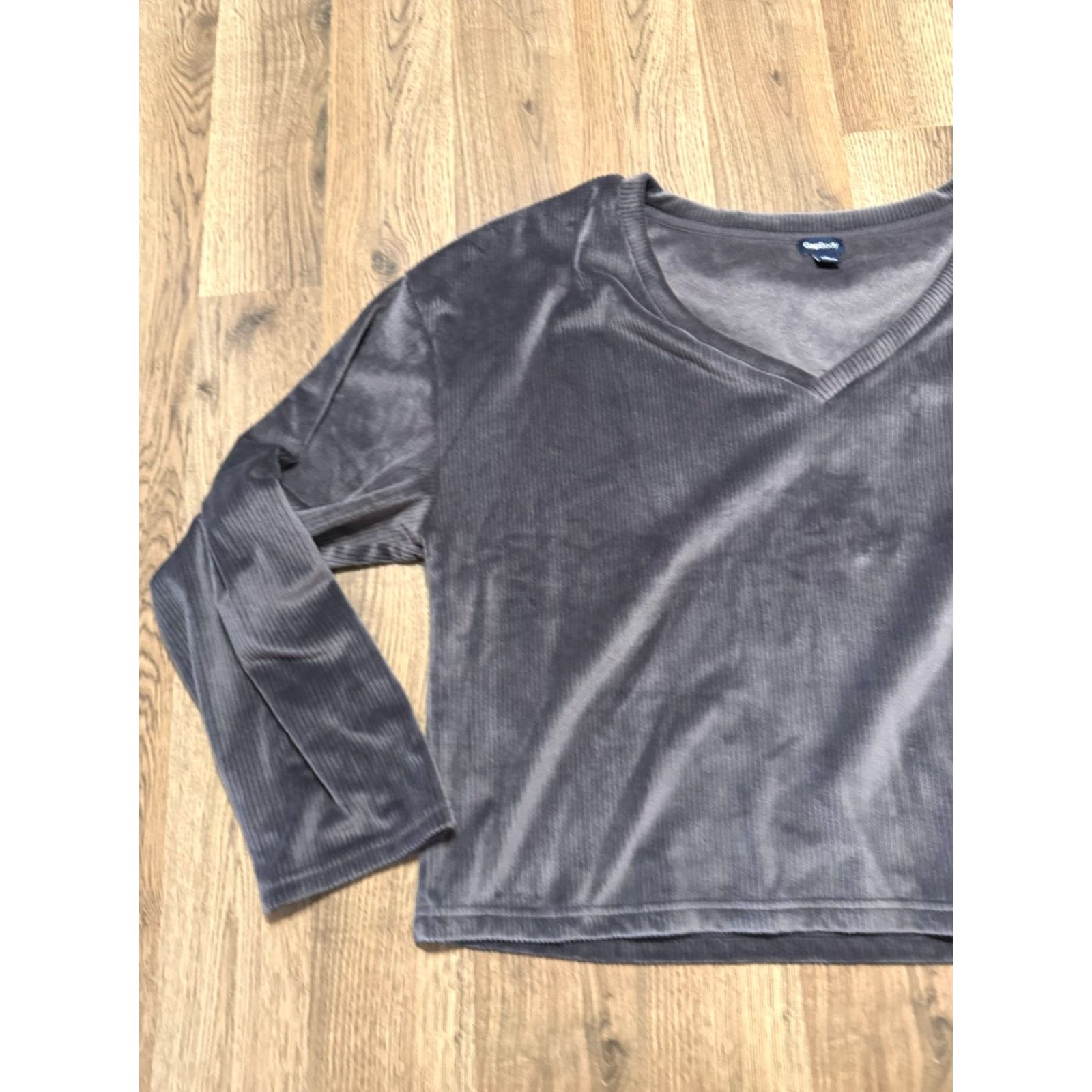 Gap GapBody Shirts Women L Gray Velvet Long Sleeve V-Neck Stretch Casual Basic Modern Womens Size L / US 10 / IT 46 - 4 Thumbnail