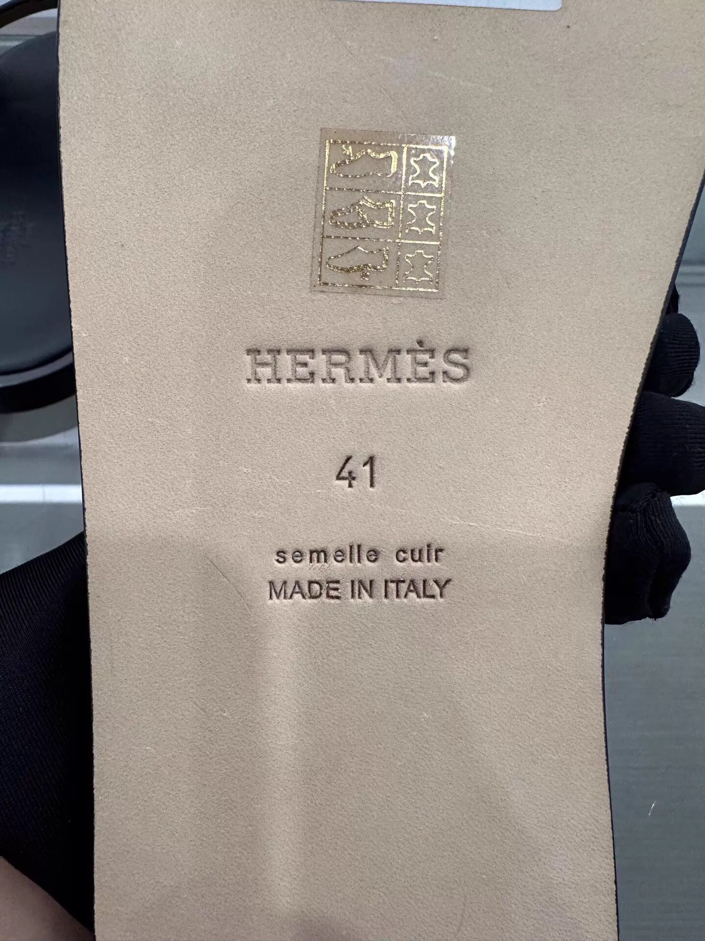 Hermes Hermes Izmir H Logo Men's Black Flip-Flops 41 Size US 8 / EU 41 - 7 Thumbnail