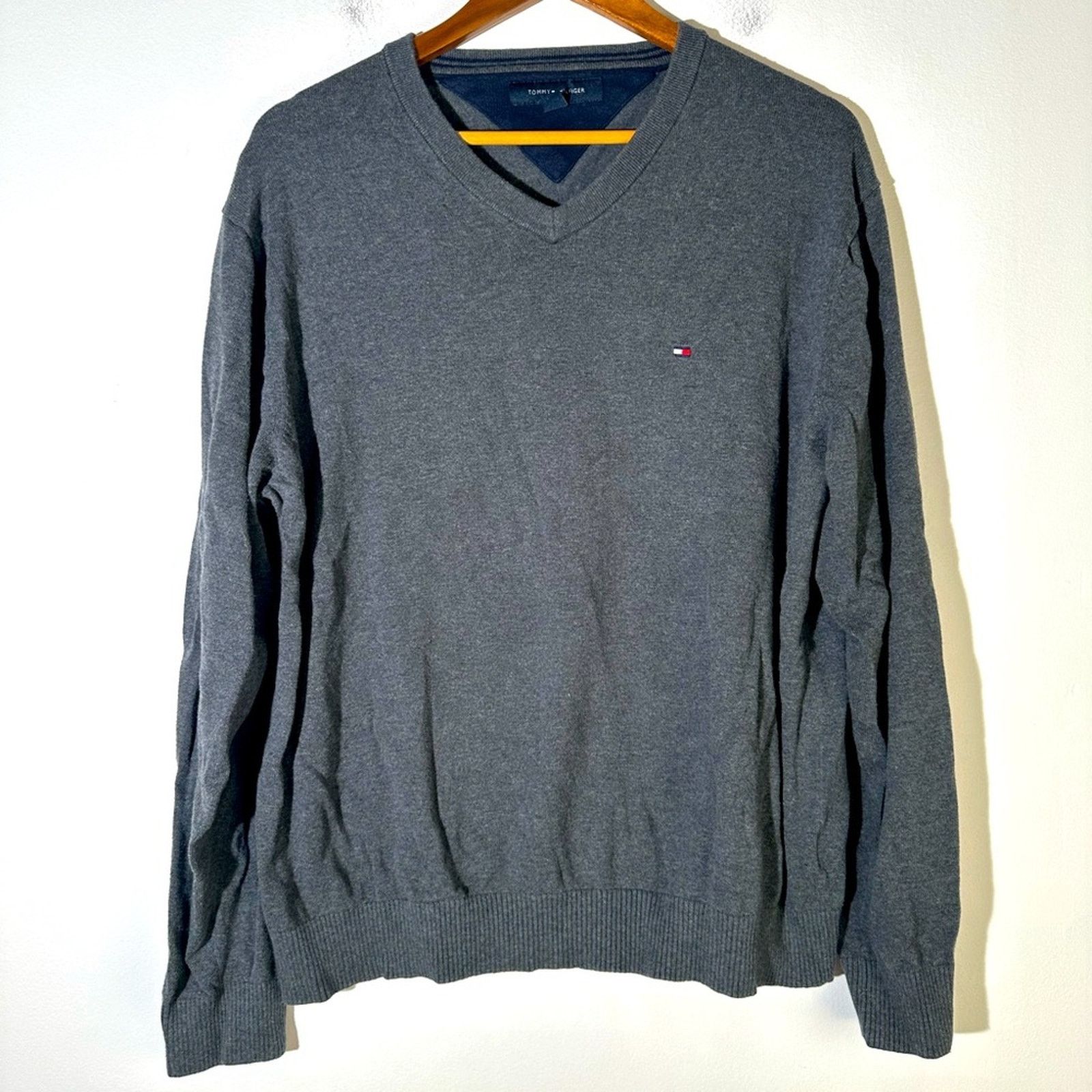 Tommy Hilfiger Tommy Hilfiger V Neck Sweater Size US XL / EU 56 / 4 - 1 Thumbnail