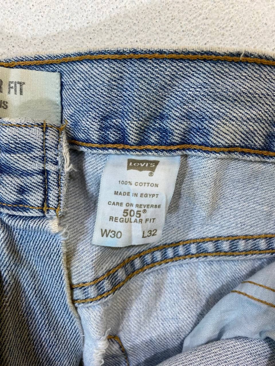 Levi's vintage levis 505 lightwash regular fit distressed denim Size US 32 / EU 48 - 13 Thumbnail