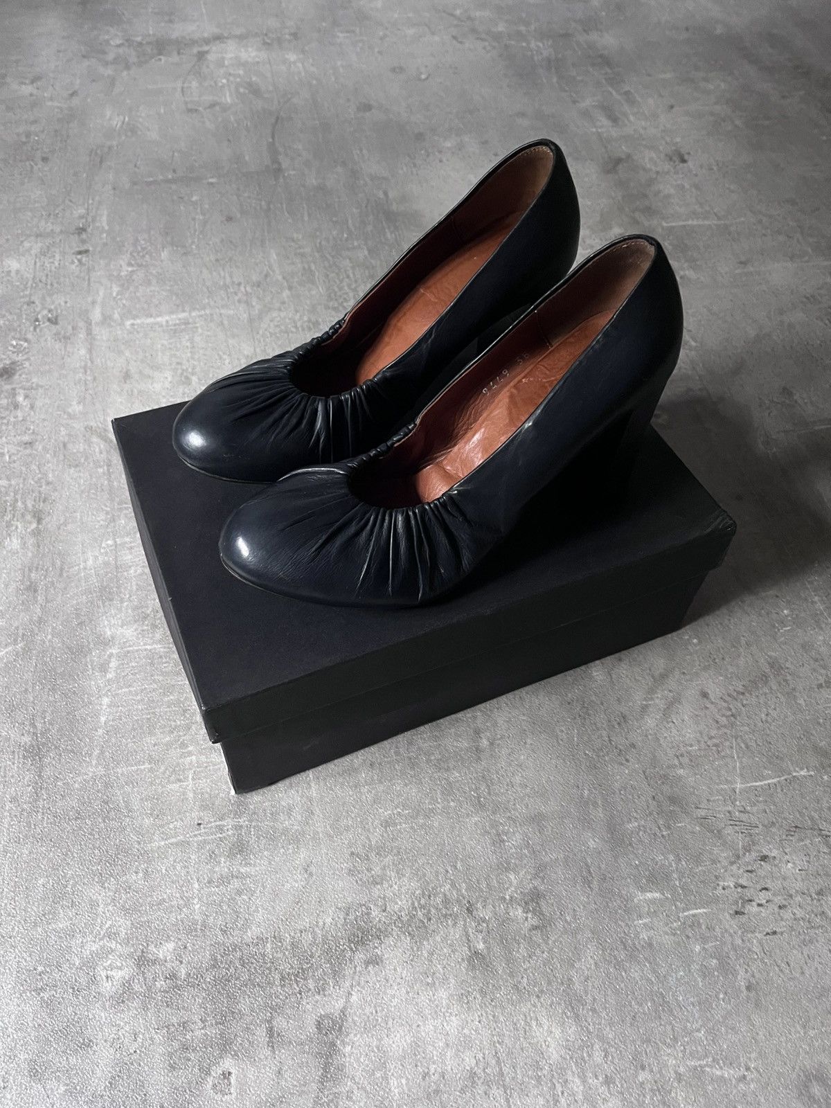 Dries Van Noten Dries Van Noten leather Gathered heels dark navy Size US 8.5 / IT 38.5 - 1 Thumbnail