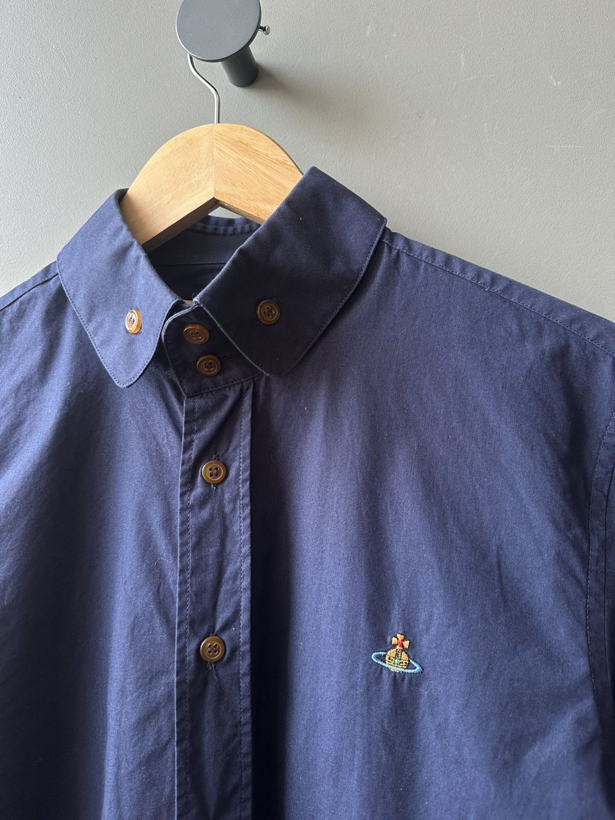Vivienne Westwood Vivienne Westwood Logo Shirt Size 48 Size US M / EU 48-50 / 2 - 3 Thumbnail