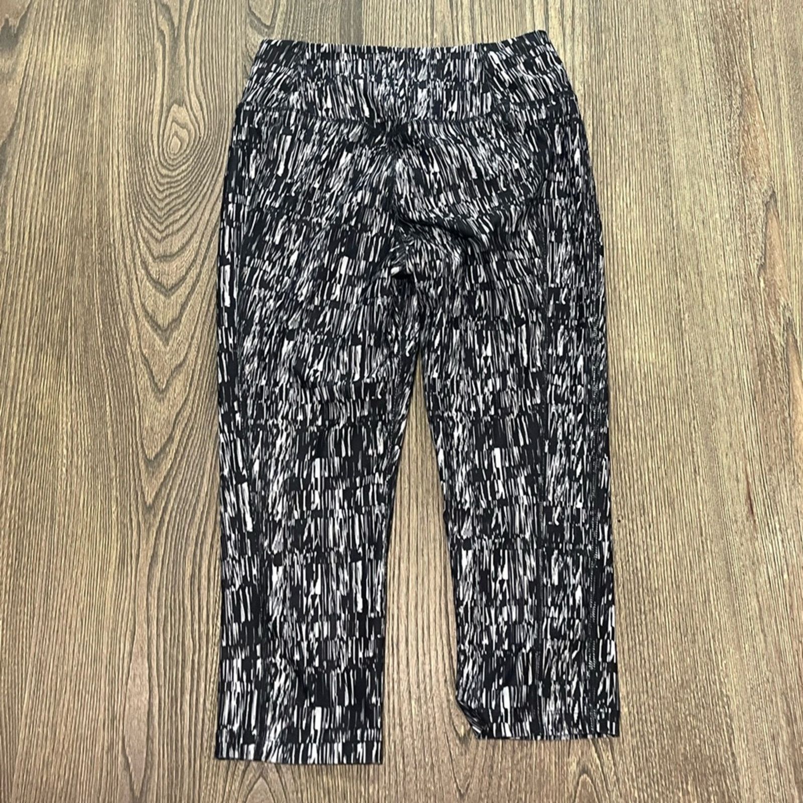 Nike Nike Leggings Dri Fit Capri Athletic Yoga Gym Geometric Size 26" / US 2 / IT 38 - 7 Thumbnail