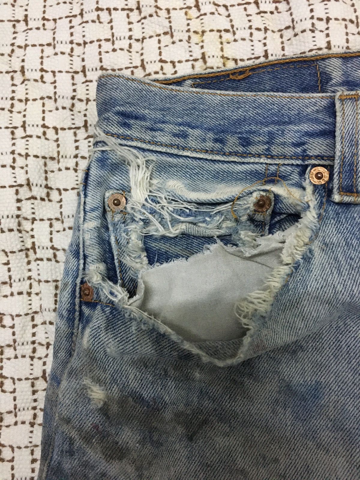 Levi's Vintage Levis Lot 501 Fly Button Distressed Jeans (Y01) Size US 32 / EU 48 - 15 Thumbnail