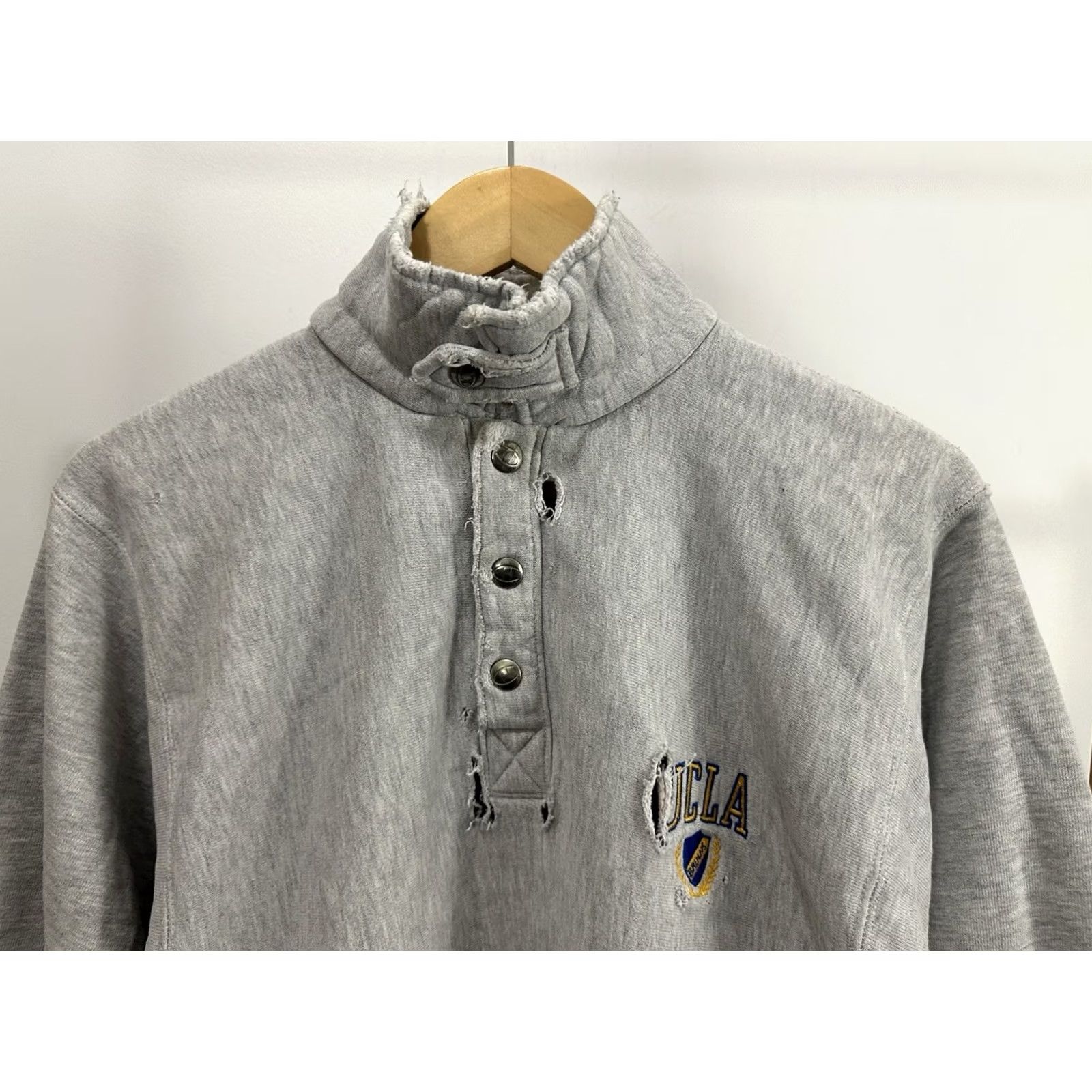 Champion VTG UCLA Thrashed Worn Champion Reverse Weave Chin Strap Sweatshirt Size L Gray Mens Size US L / EU 52-54 / 3 - 4 Thumbnail