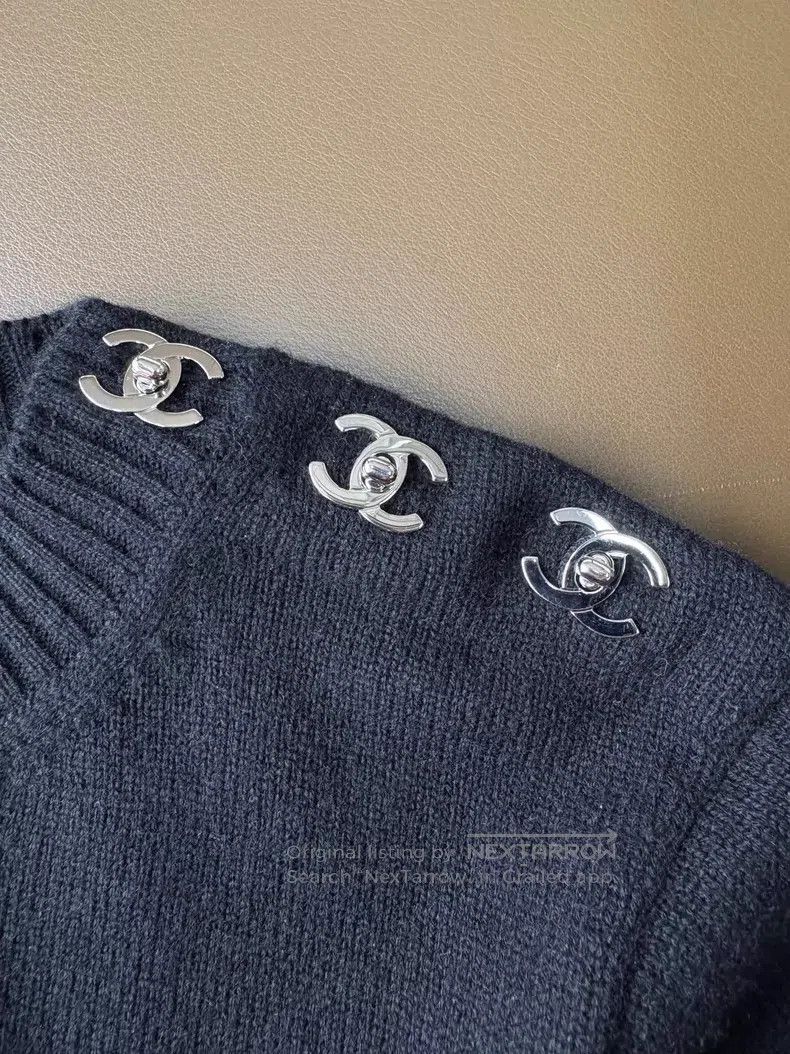 Chanel Chanel 24B Black Round-neck Double C Shoulder Button Knitw Size XXS / US 00 / IT 34 - 5 Thumbnail