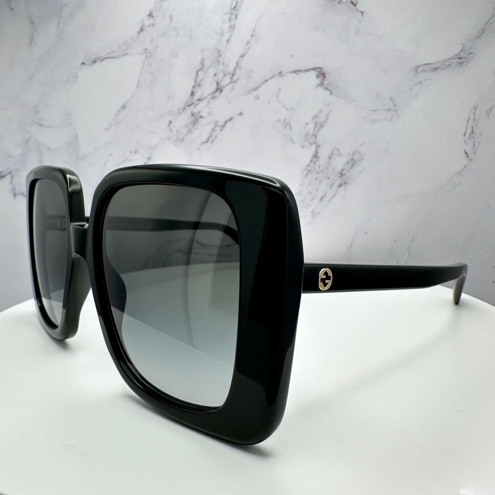 New Gucci Sunglasses Black Square Gold Interlocking GG