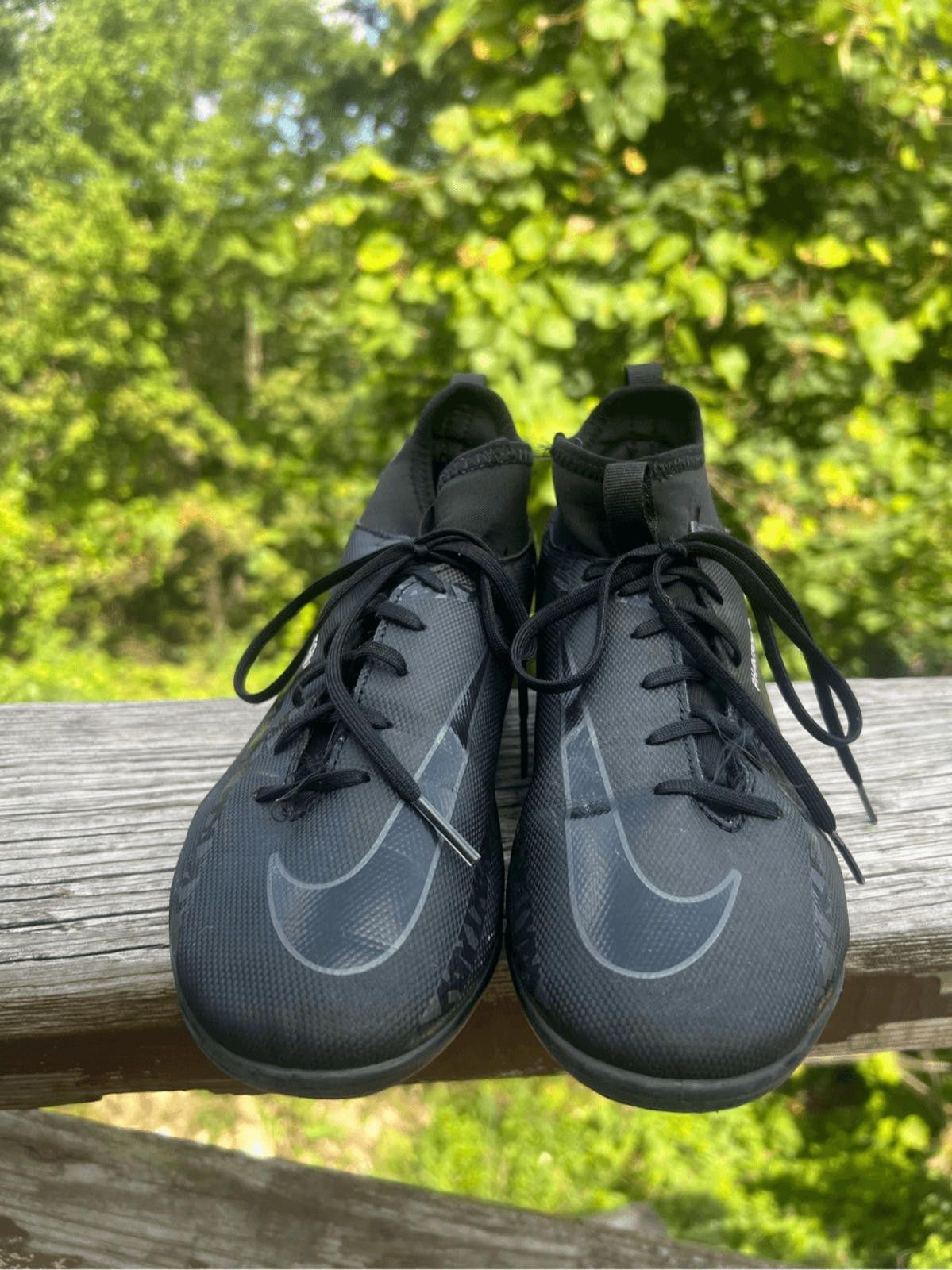 Nike Nike Junior Phantom GT2 Club Dynamic-Fit FG - Black/Summit Size US 5 / EU 37 - 7 Thumbnail