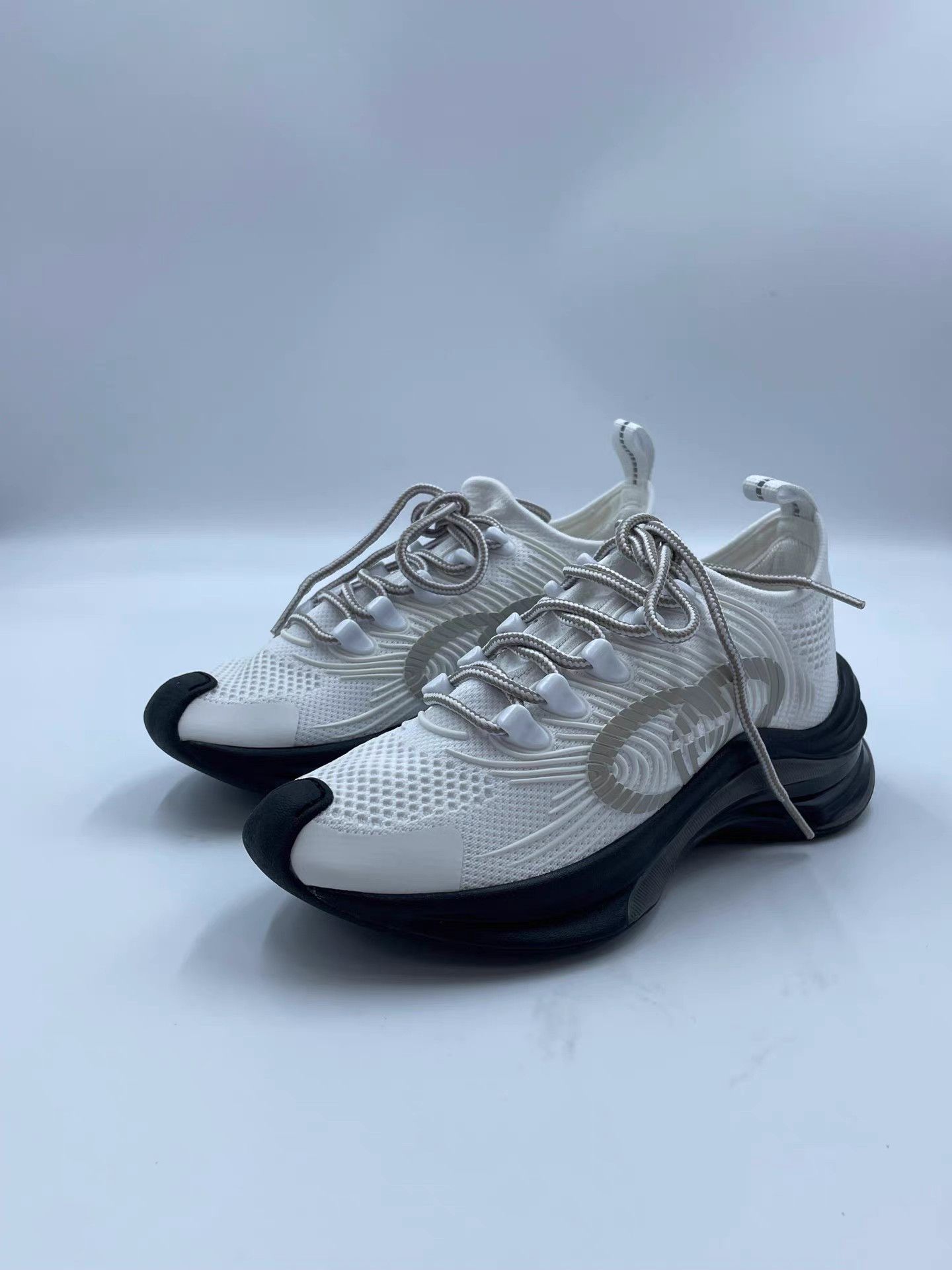 Gucci GUCCI RUN Low-Top Casual Shoes K2 Size US 4.5 / IT 34.5 - 1 Thumbnail