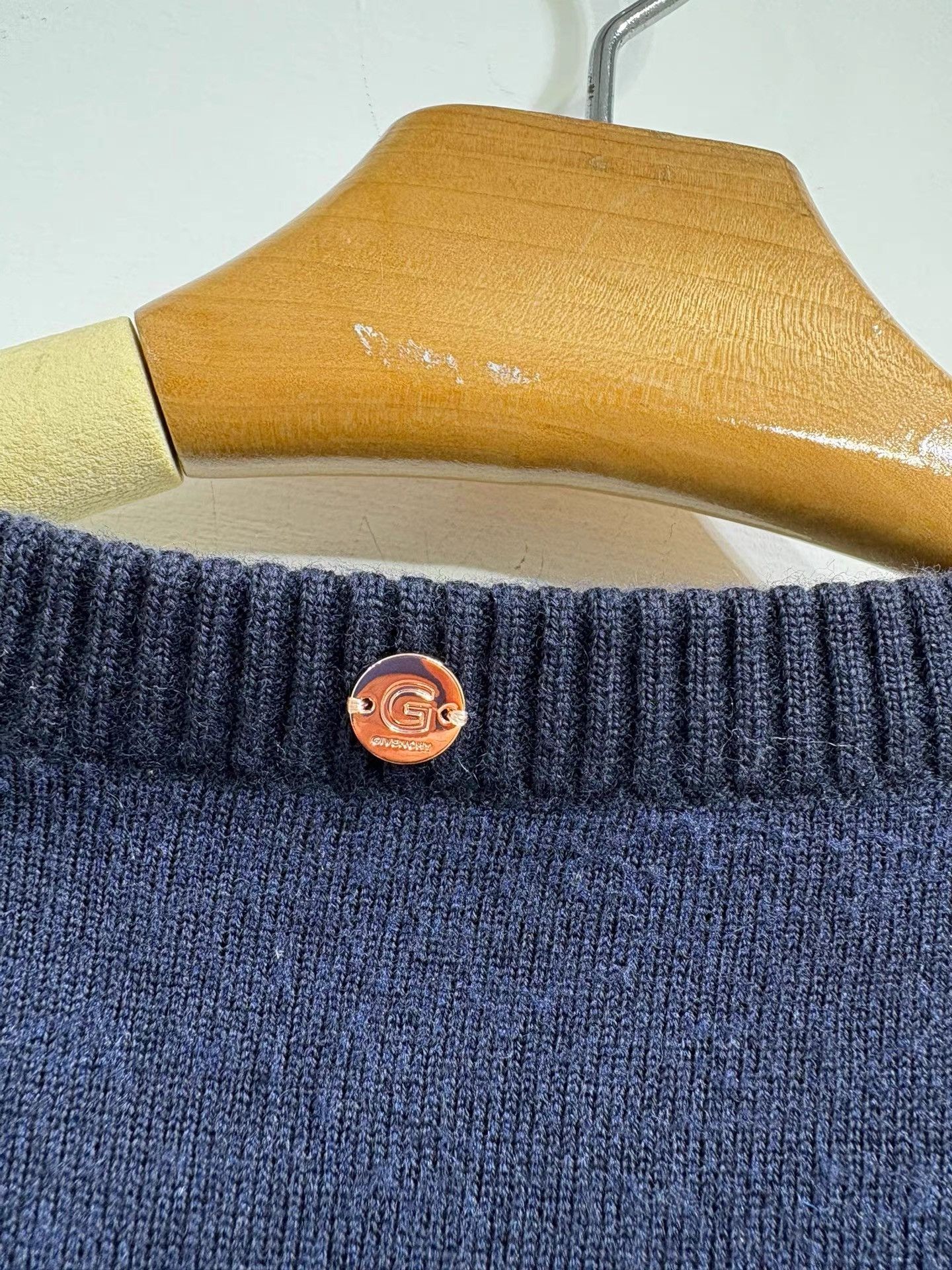 Givenchy GIVENCHY Men's Wool Blend Sweater K29 Size US M / EU 48-50 / 2 - 5 Thumbnail